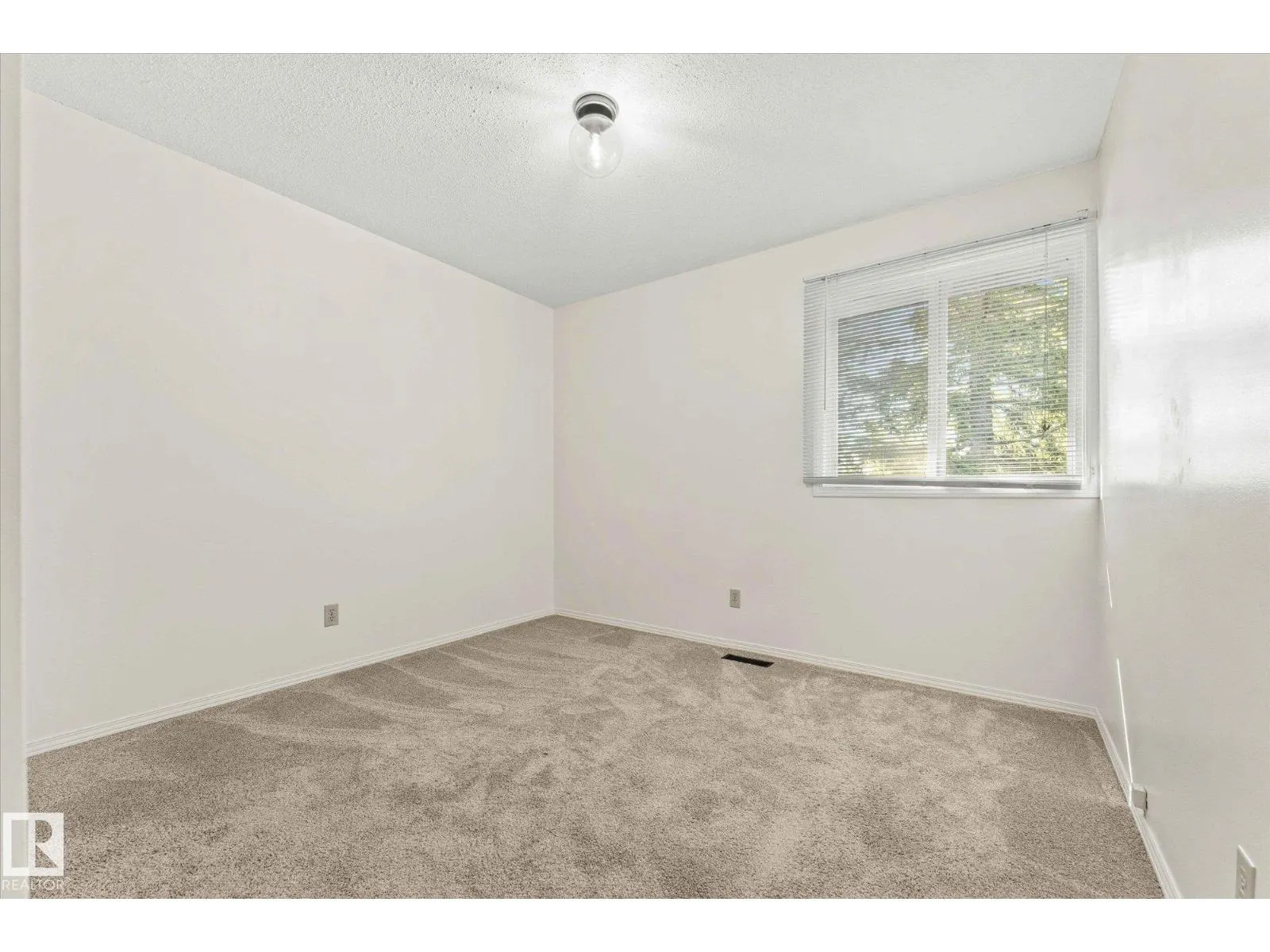 17528 76 AV NW