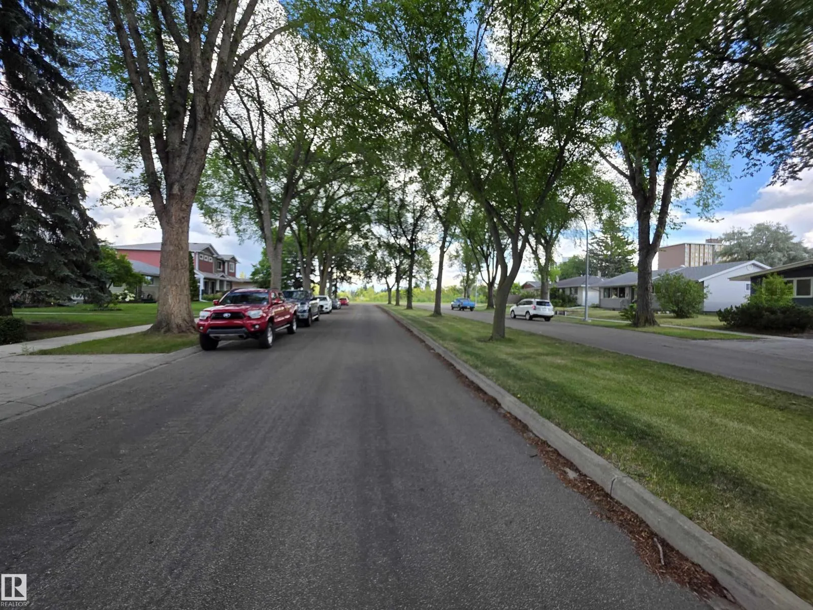 6716 101A AV NW