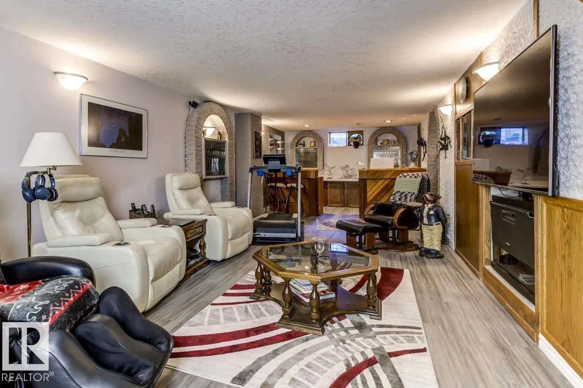 6716 101A AV NW