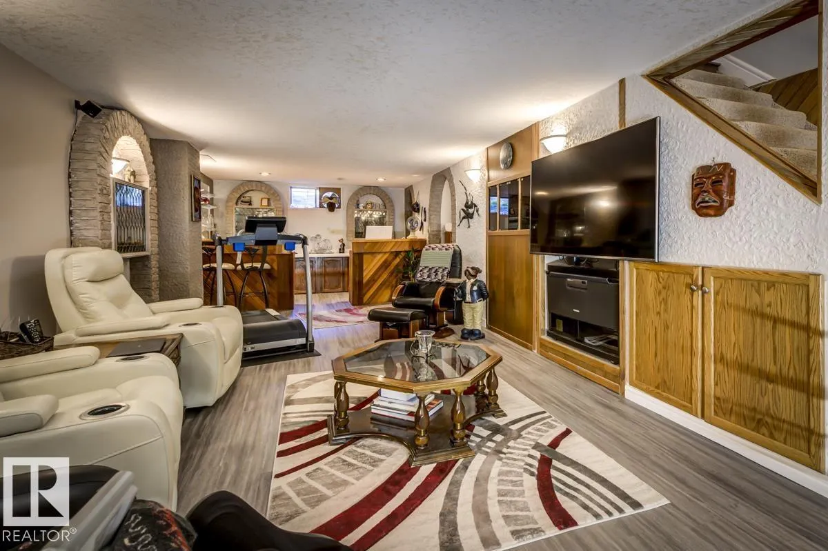 6716 101A AV NW