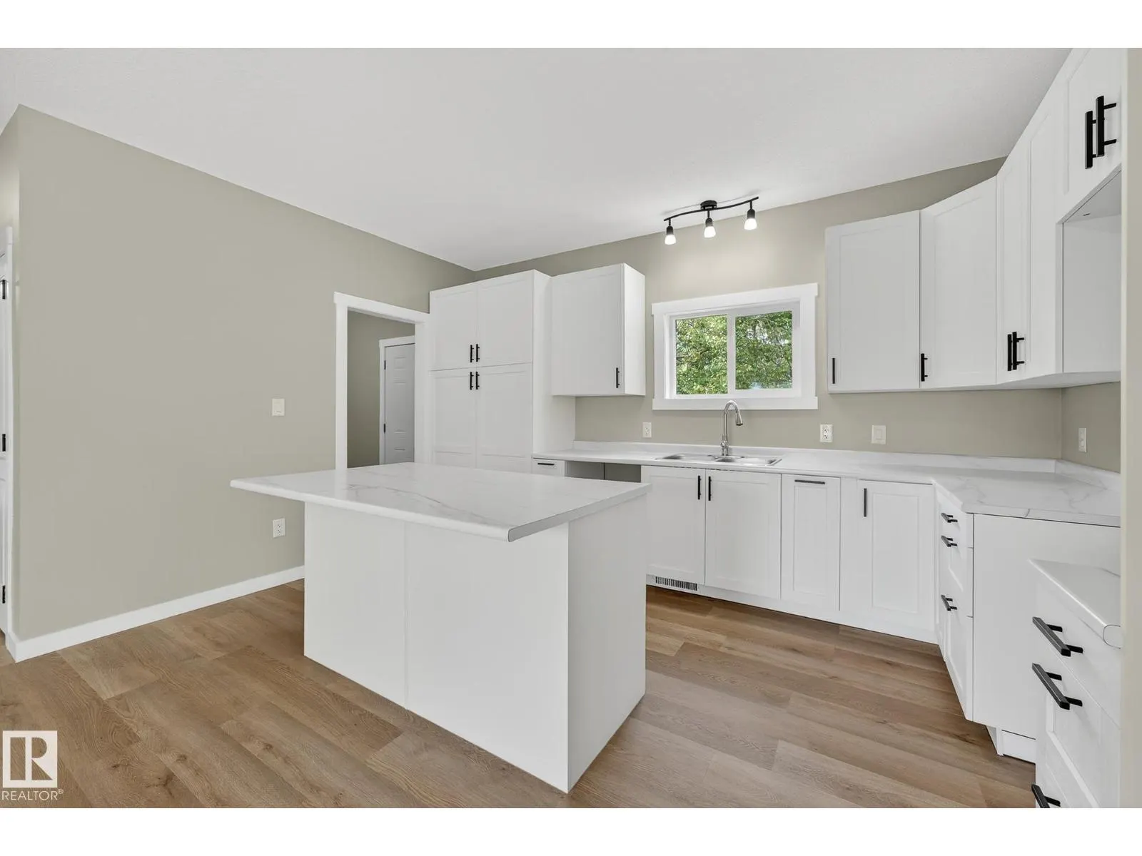 4008 Nakamun DR