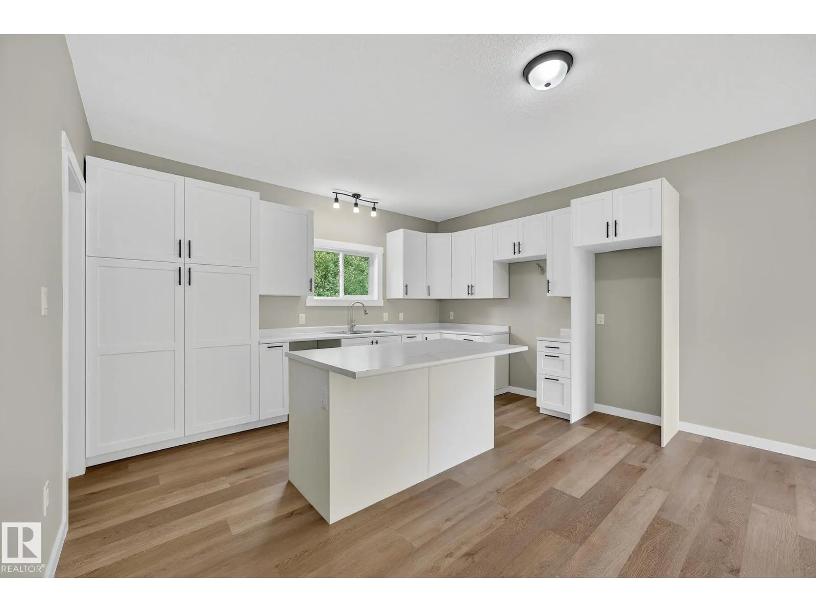 4008 Nakamun DR