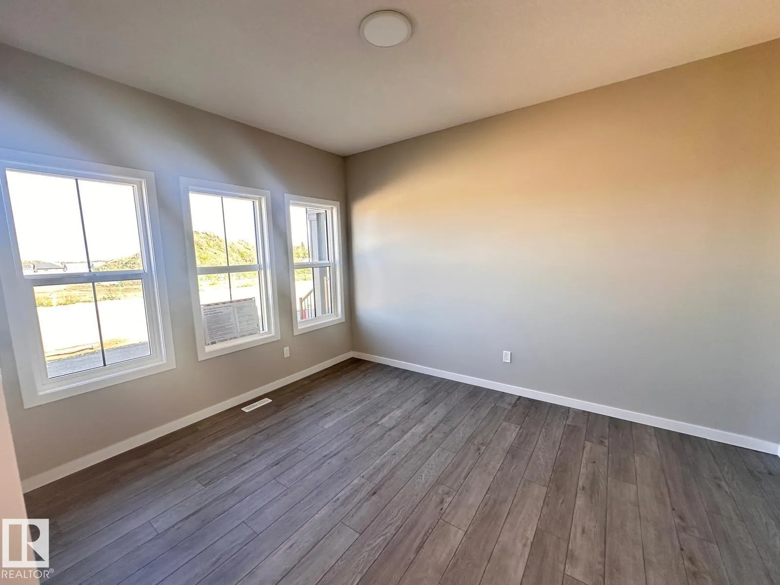 8668 EDGEMONT LI NW NW