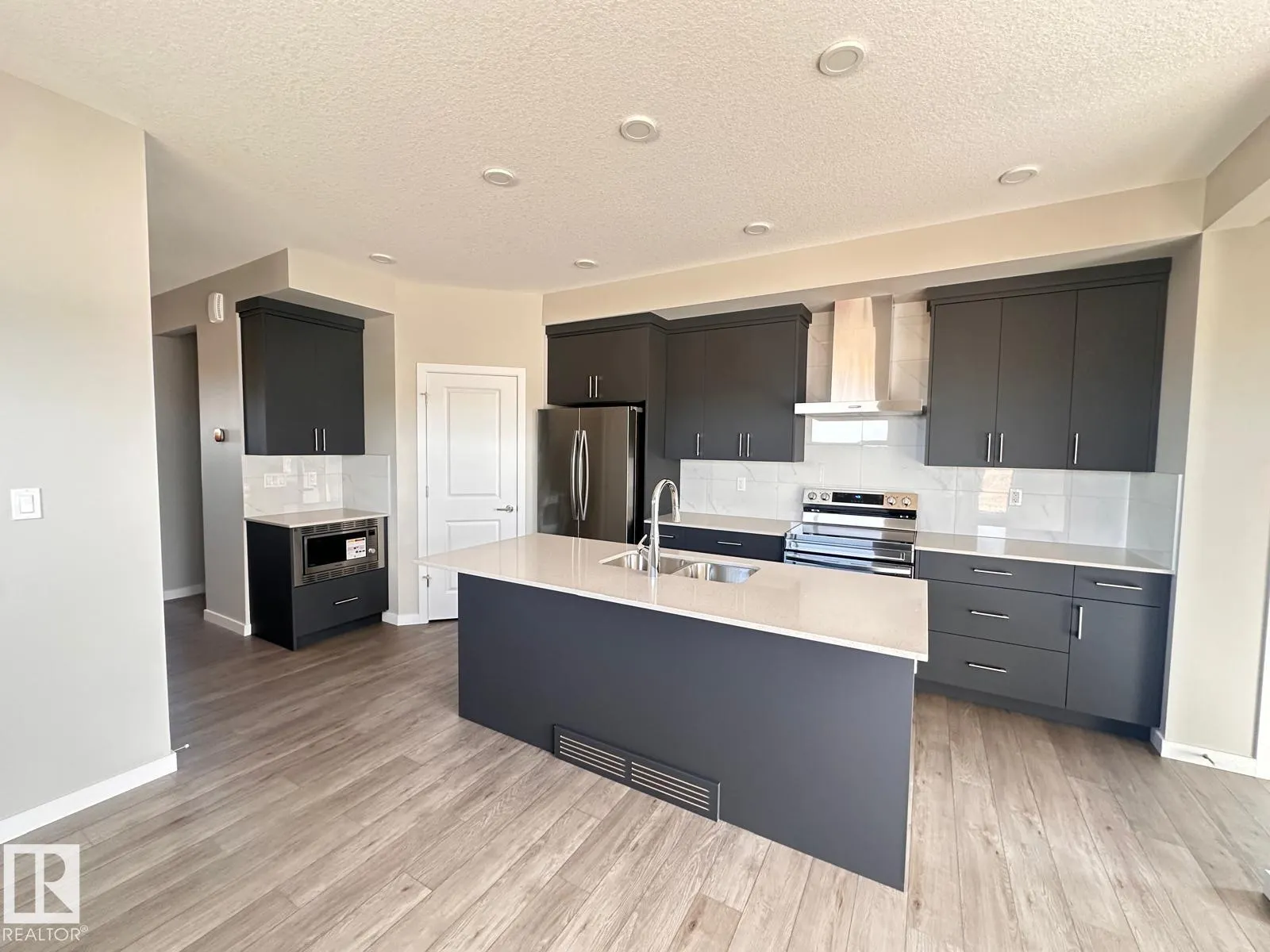 8668 EDGEMONT LI NW NW