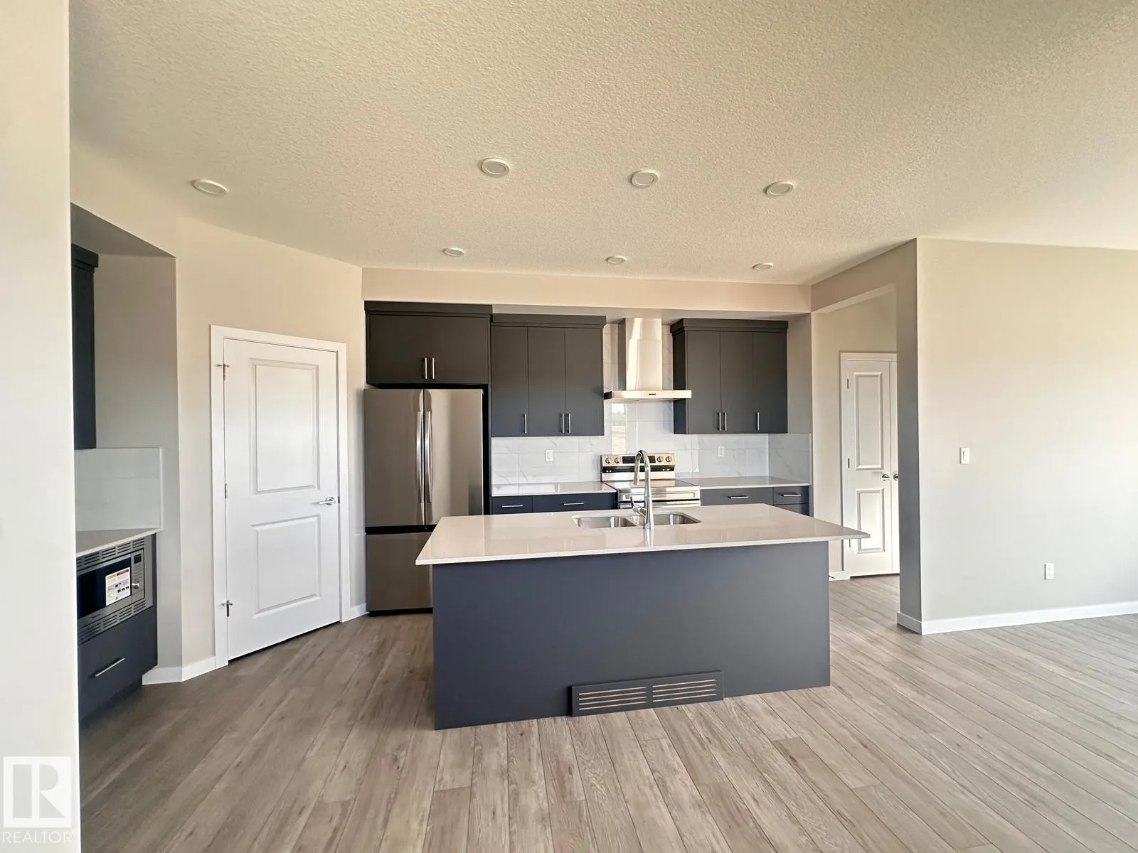 8668 EDGEMONT LI NW NW