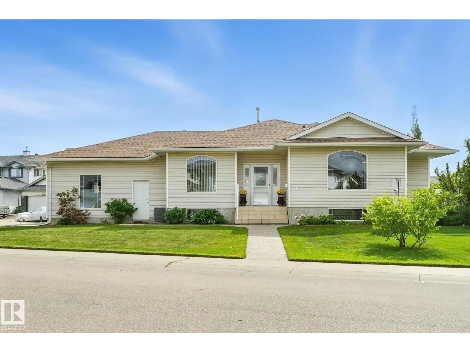 8027 161A AV NW