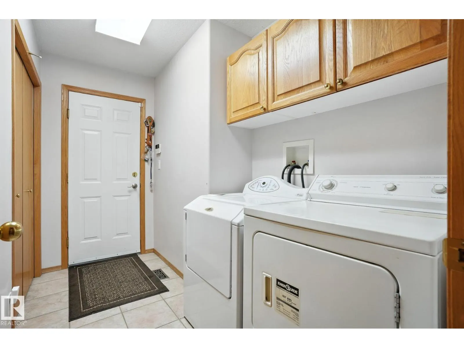 8027 161A AV NW