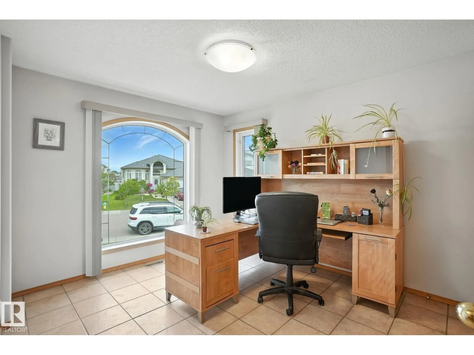 8027 161A AV NW