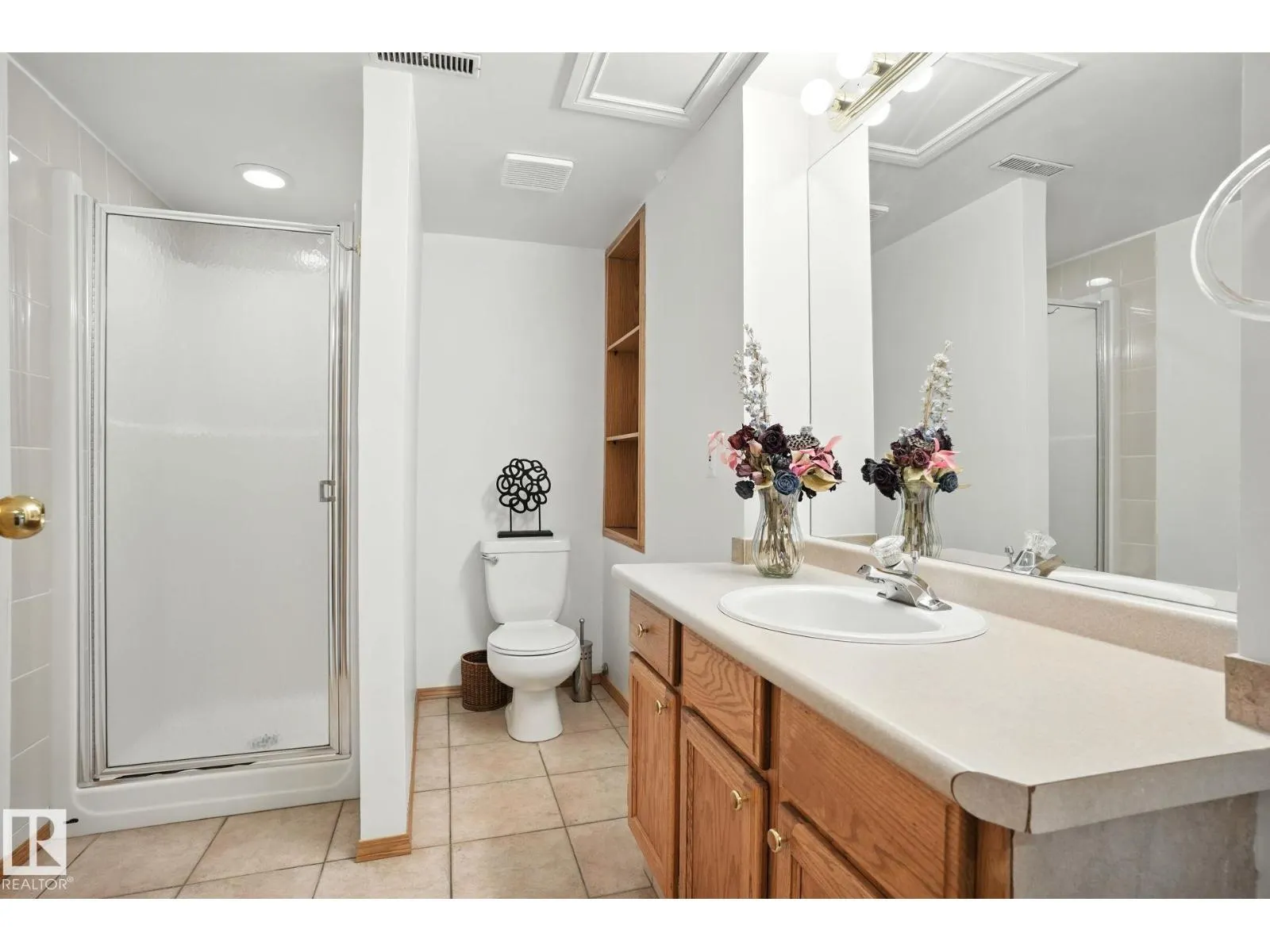 8027 161A AV NW