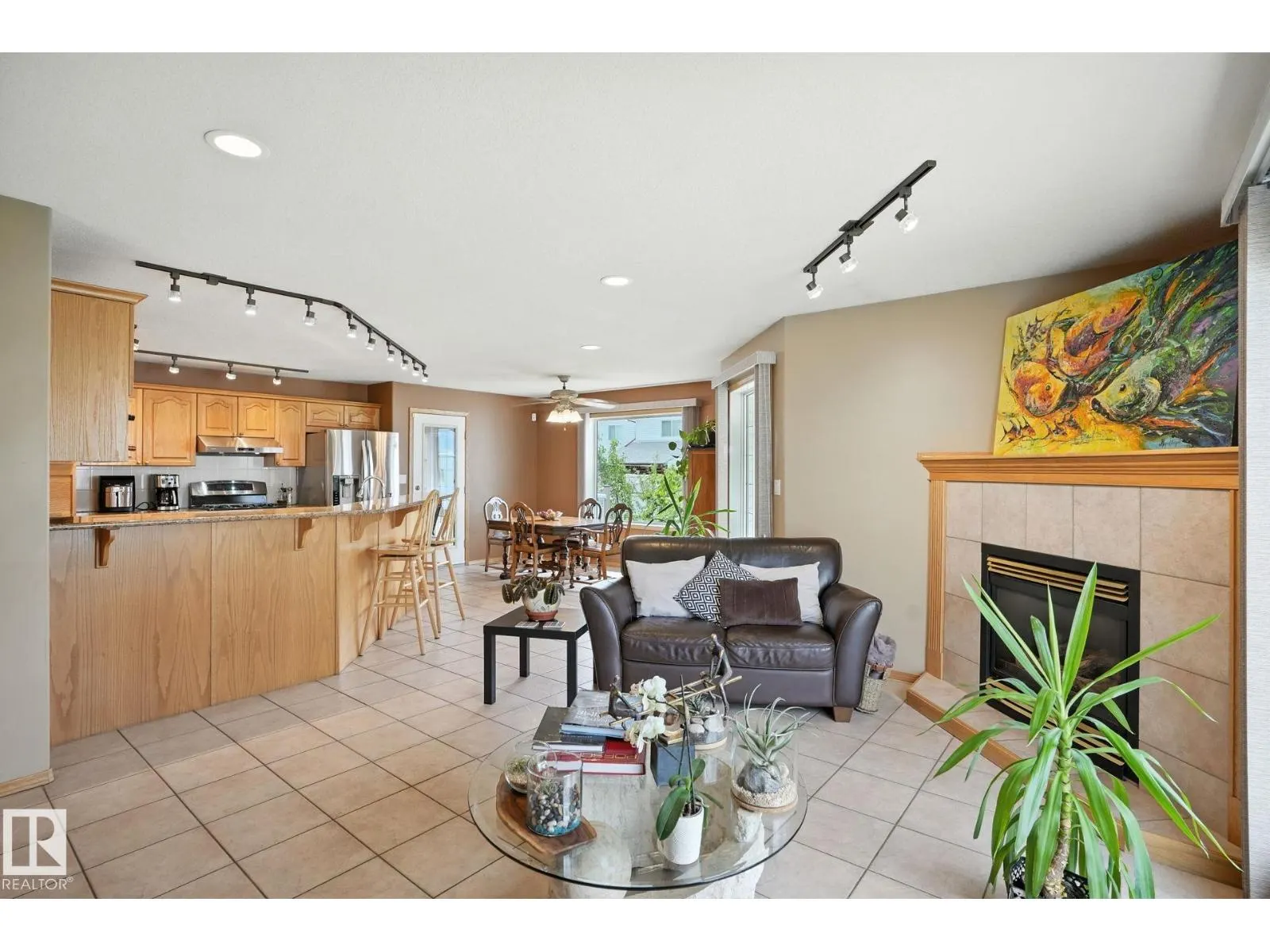 8027 161A AV NW
