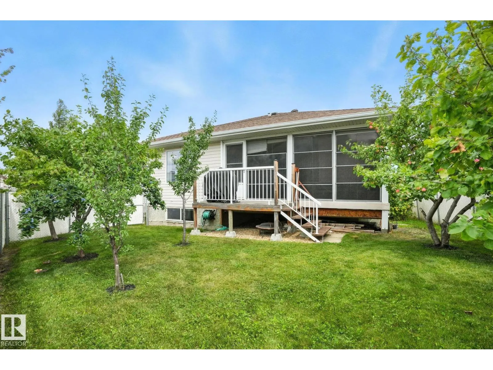 8027 161A AV NW