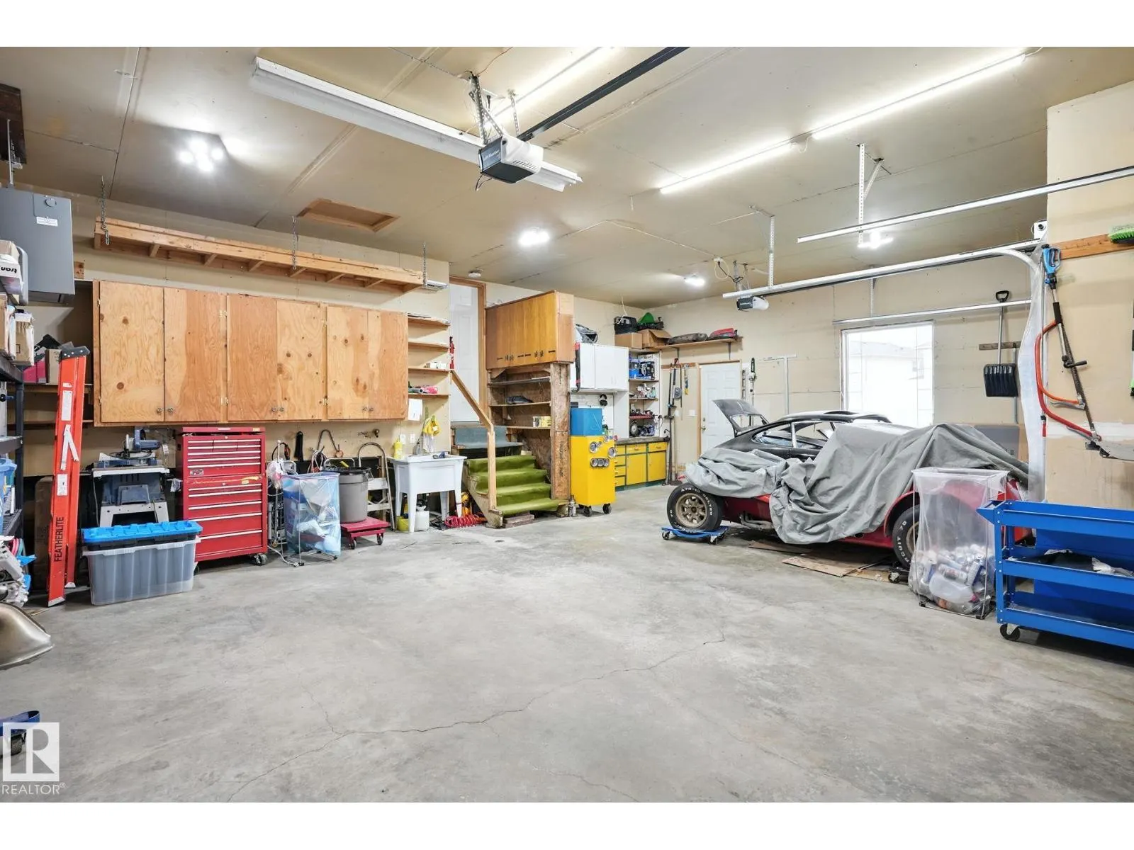8027 161A AV NW