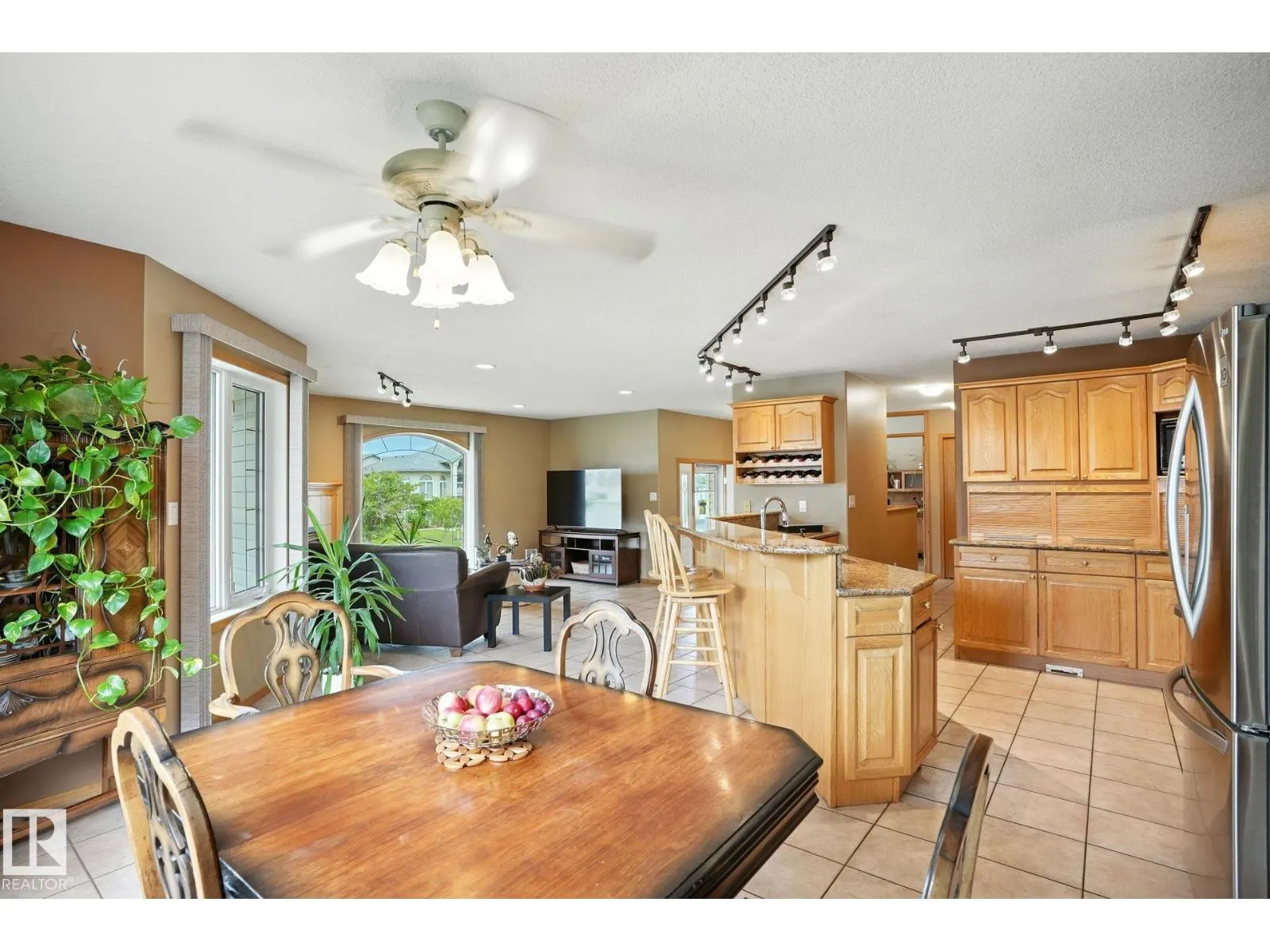 8027 161A AV NW