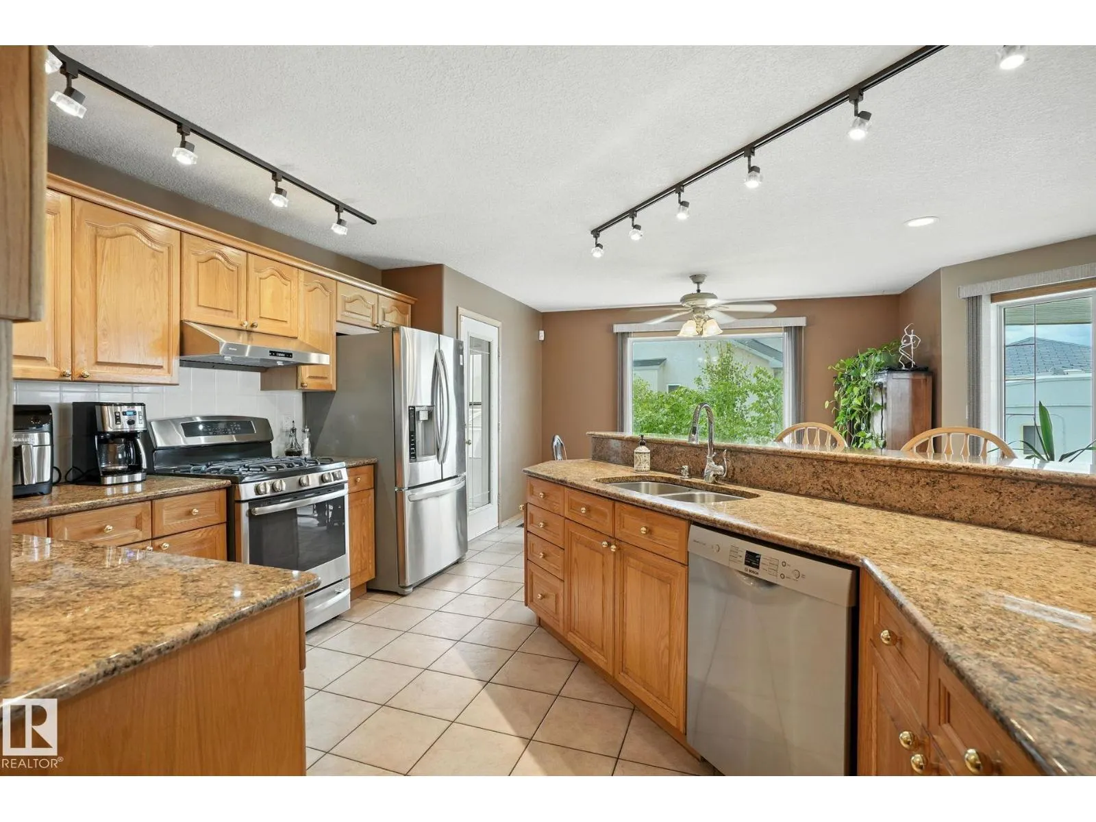 8027 161A AV NW