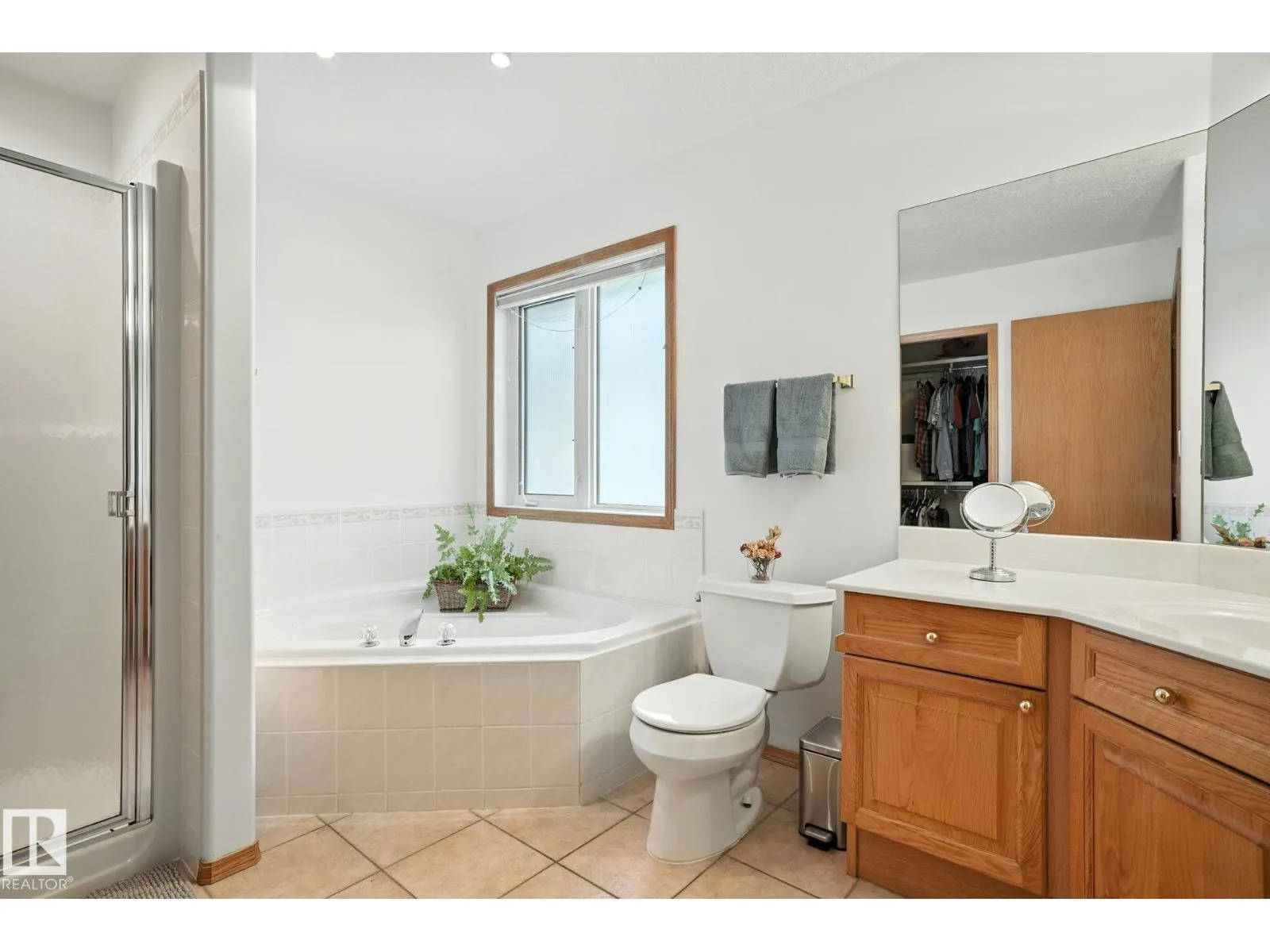 8027 161A AV NW