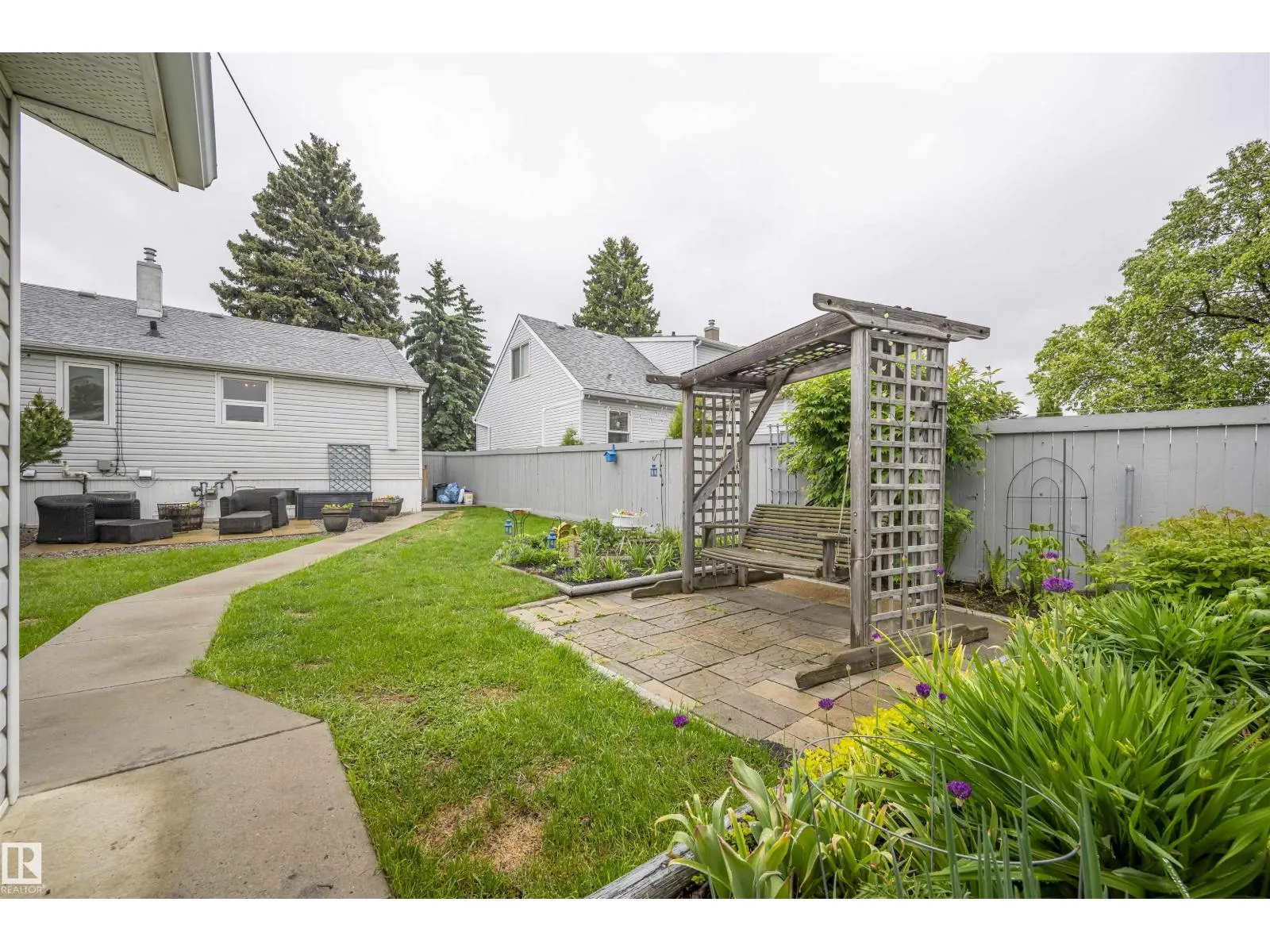 10966 117 ST NW