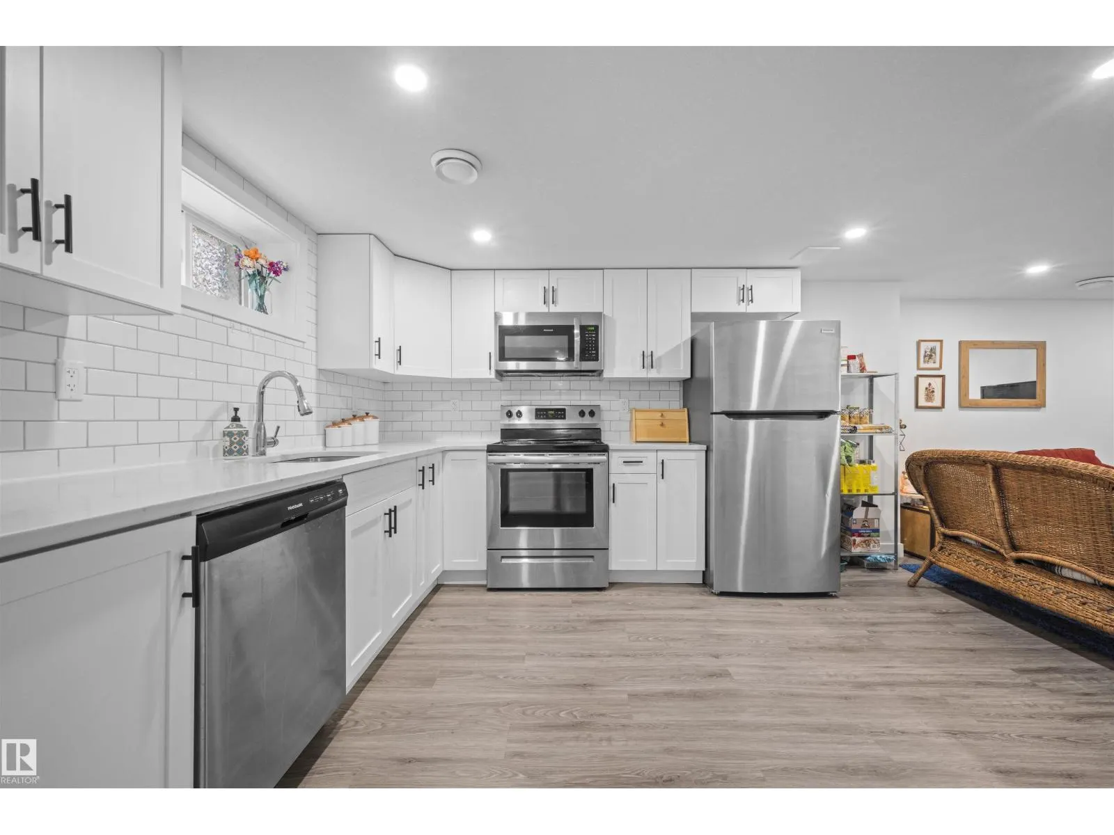 10966 117 ST NW
