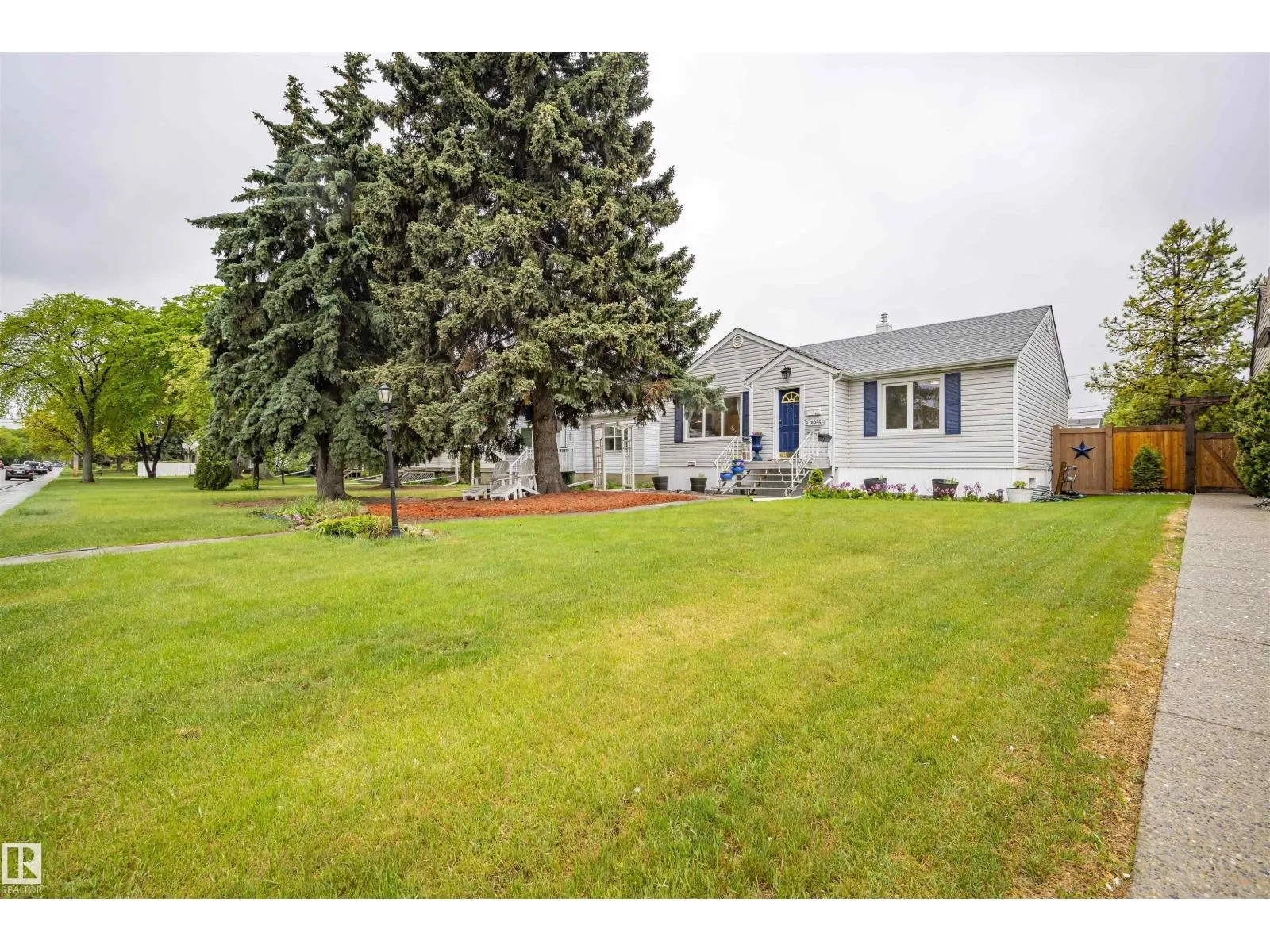 10966 117 ST NW