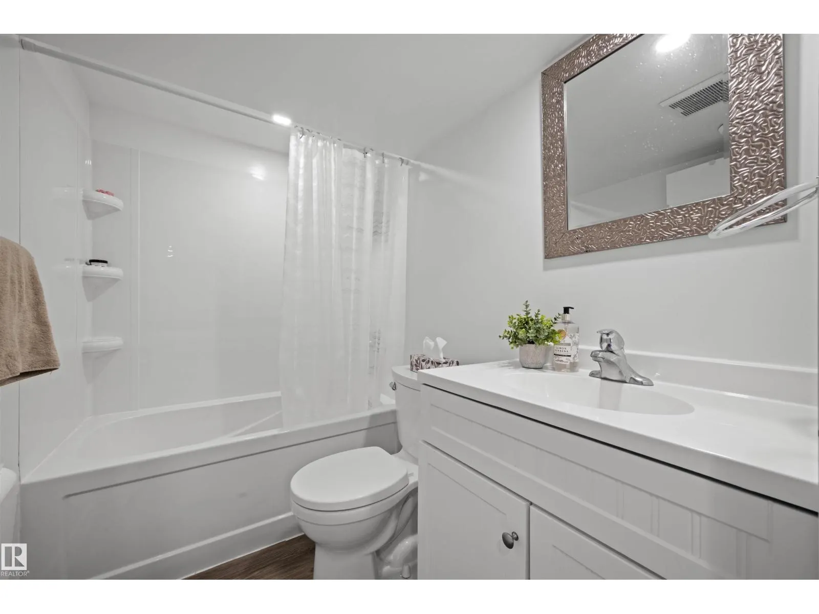 10966 117 ST NW
