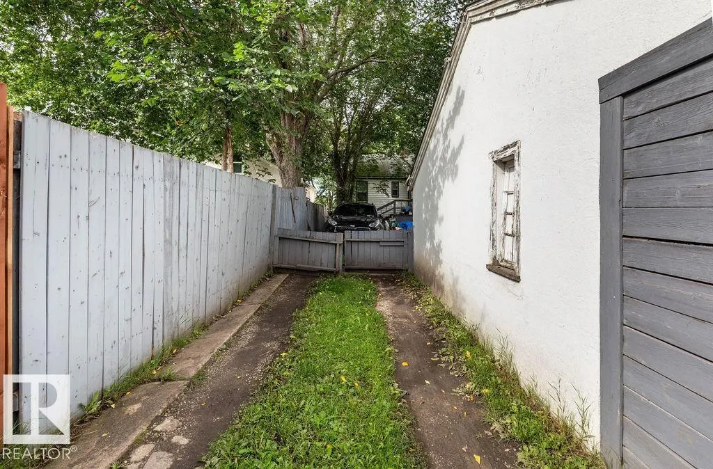 11551 68 ST NW