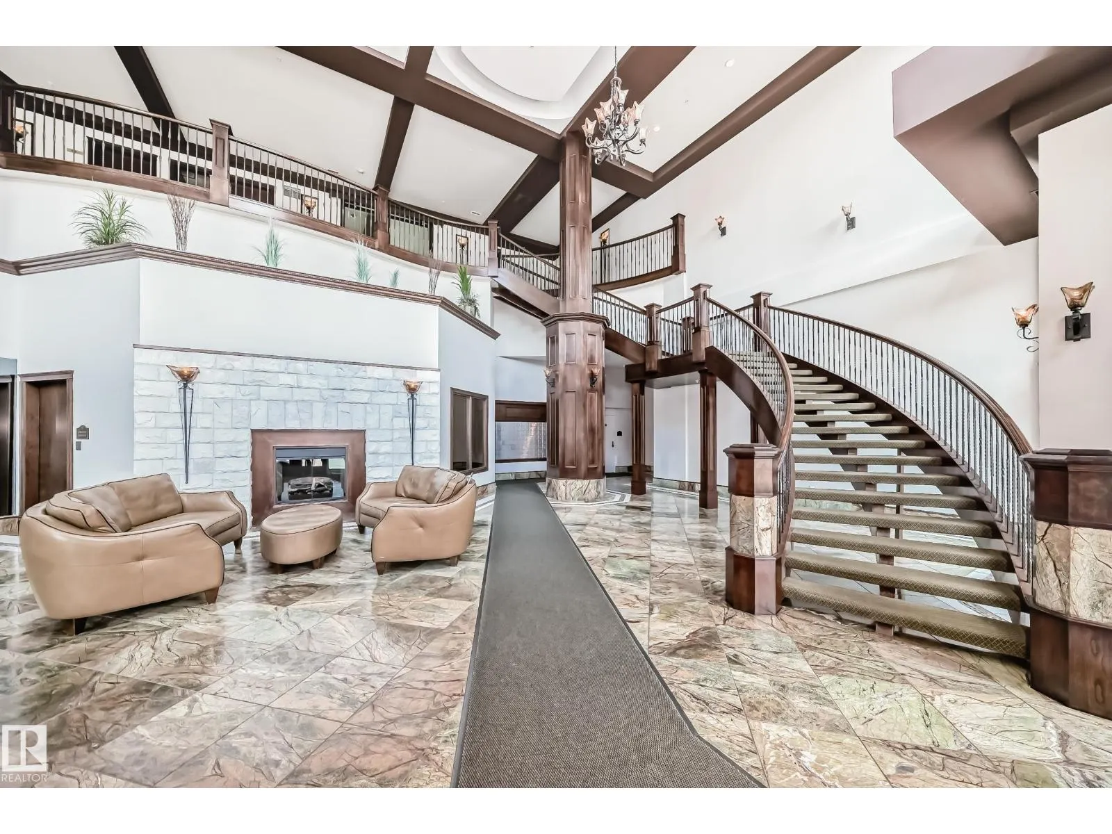#225 10142 111 ST NW