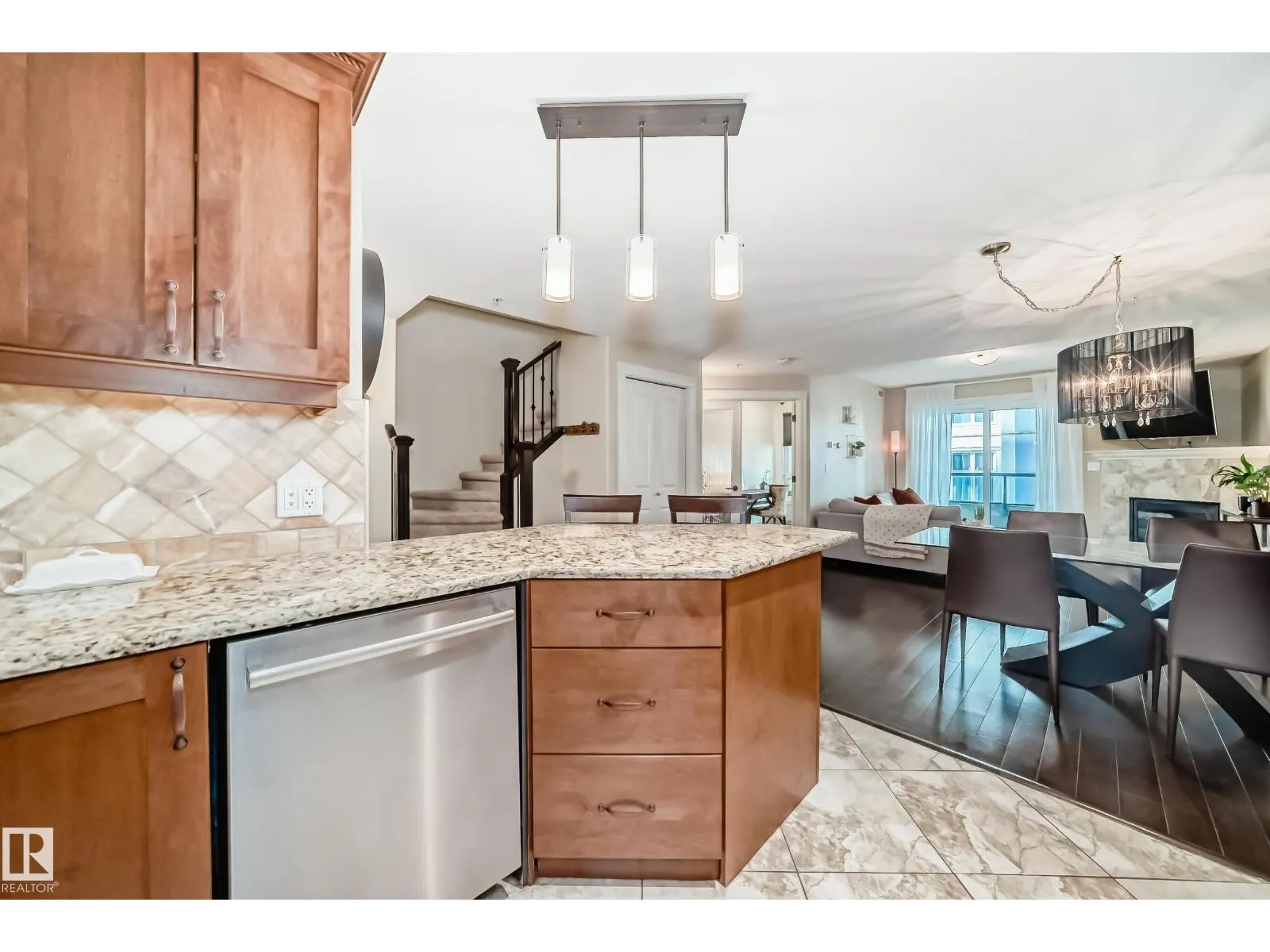 #225 10142 111 ST NW