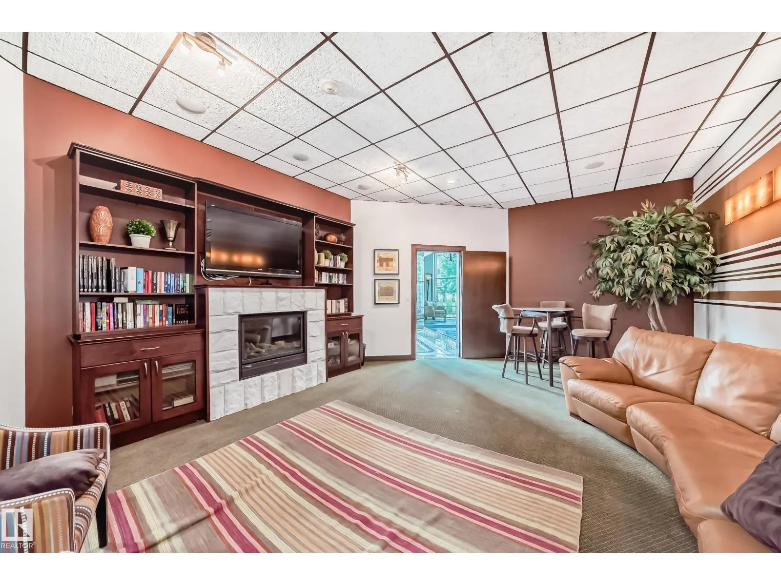 #225 10142 111 ST NW
