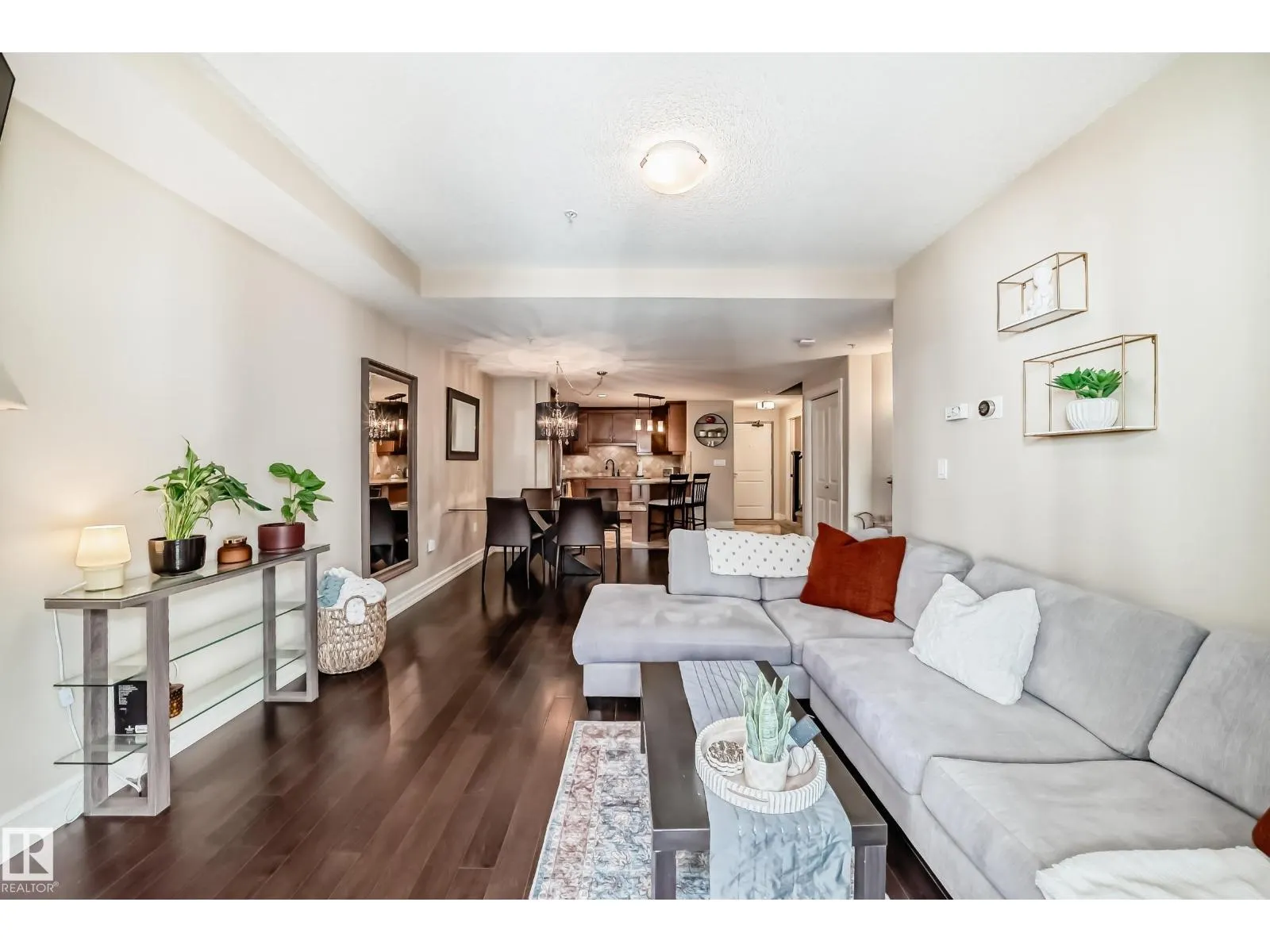 #225 10142 111 ST NW
