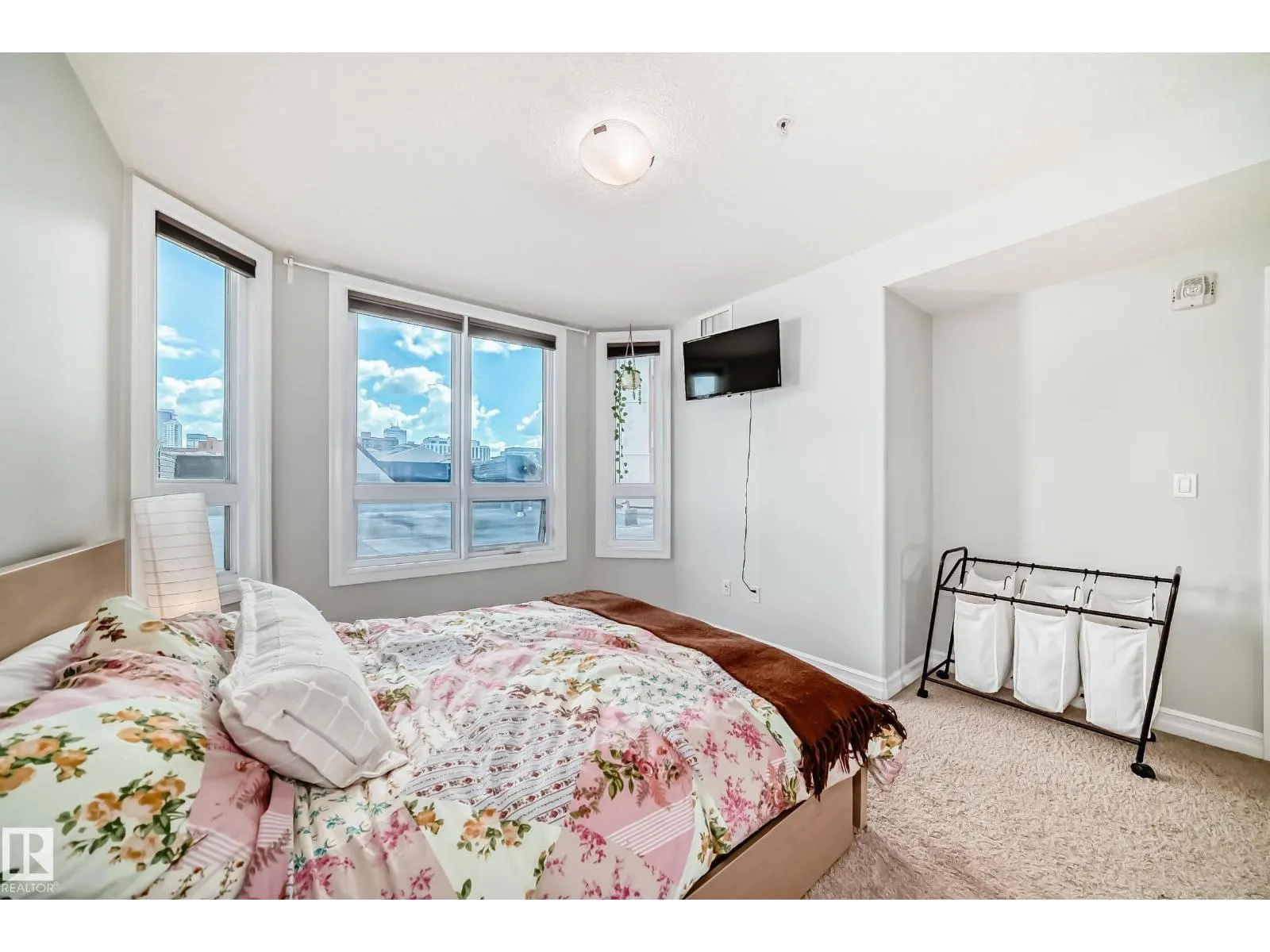 #225 10142 111 ST NW
