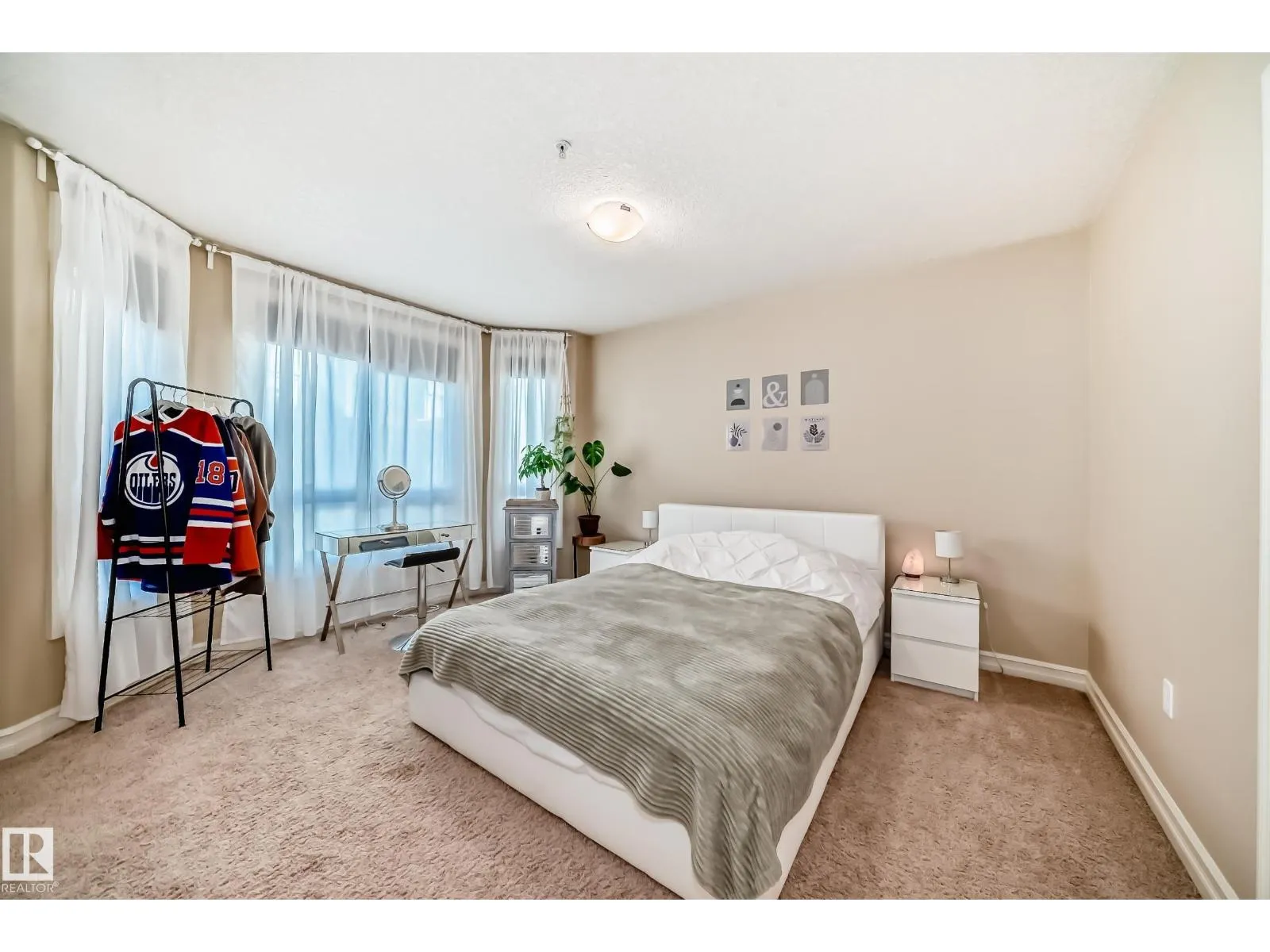#225 10142 111 ST NW