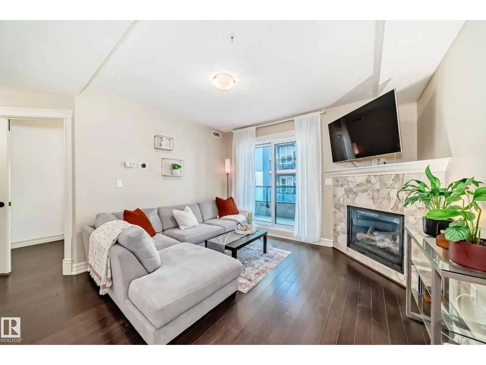 #225 10142 111 ST NW