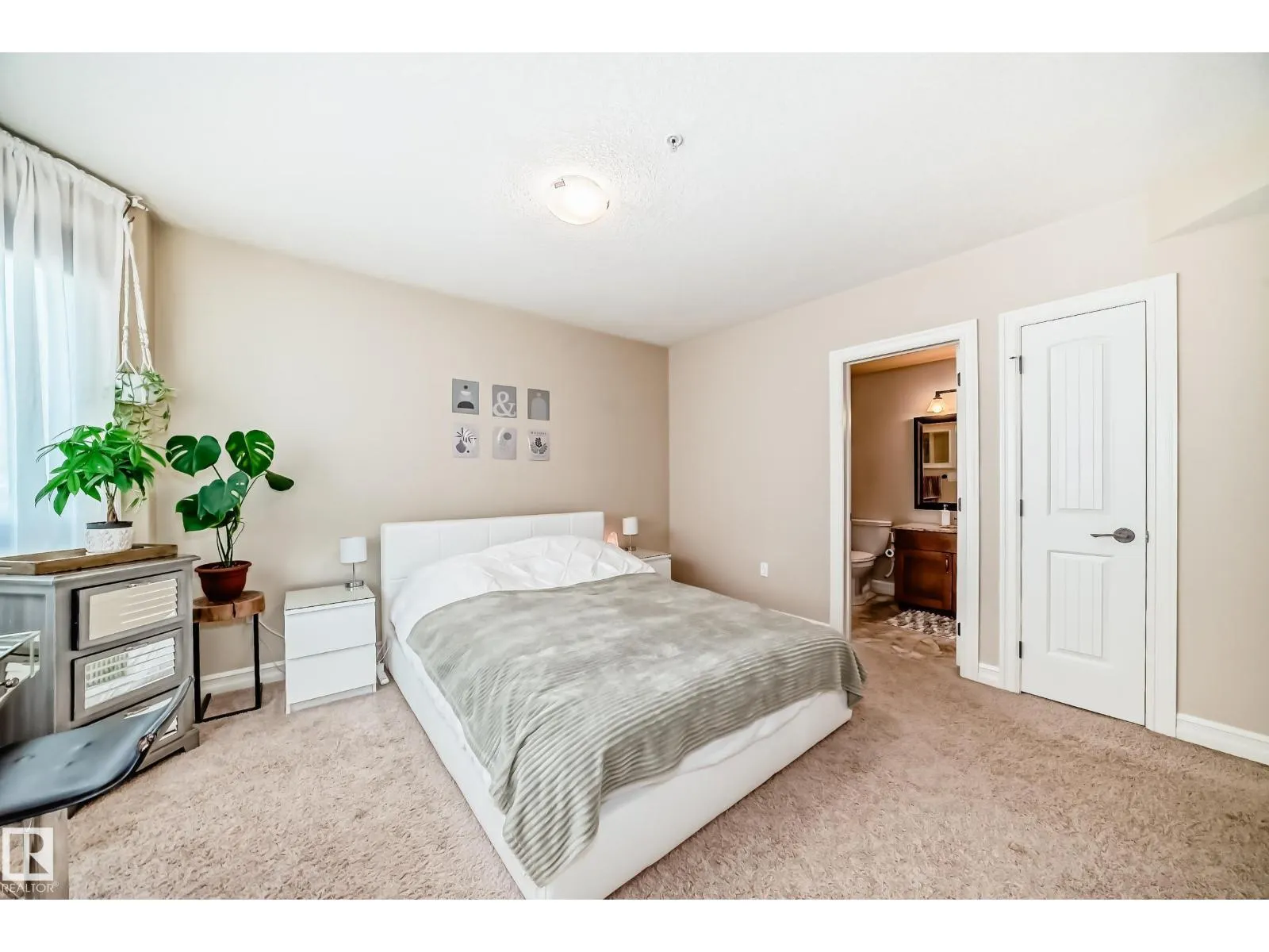 #225 10142 111 ST NW
