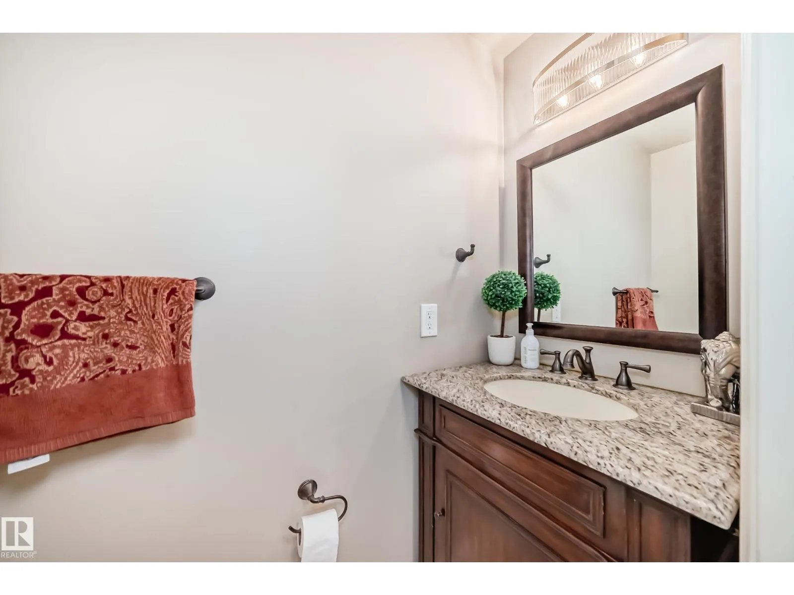 #225 10142 111 ST NW