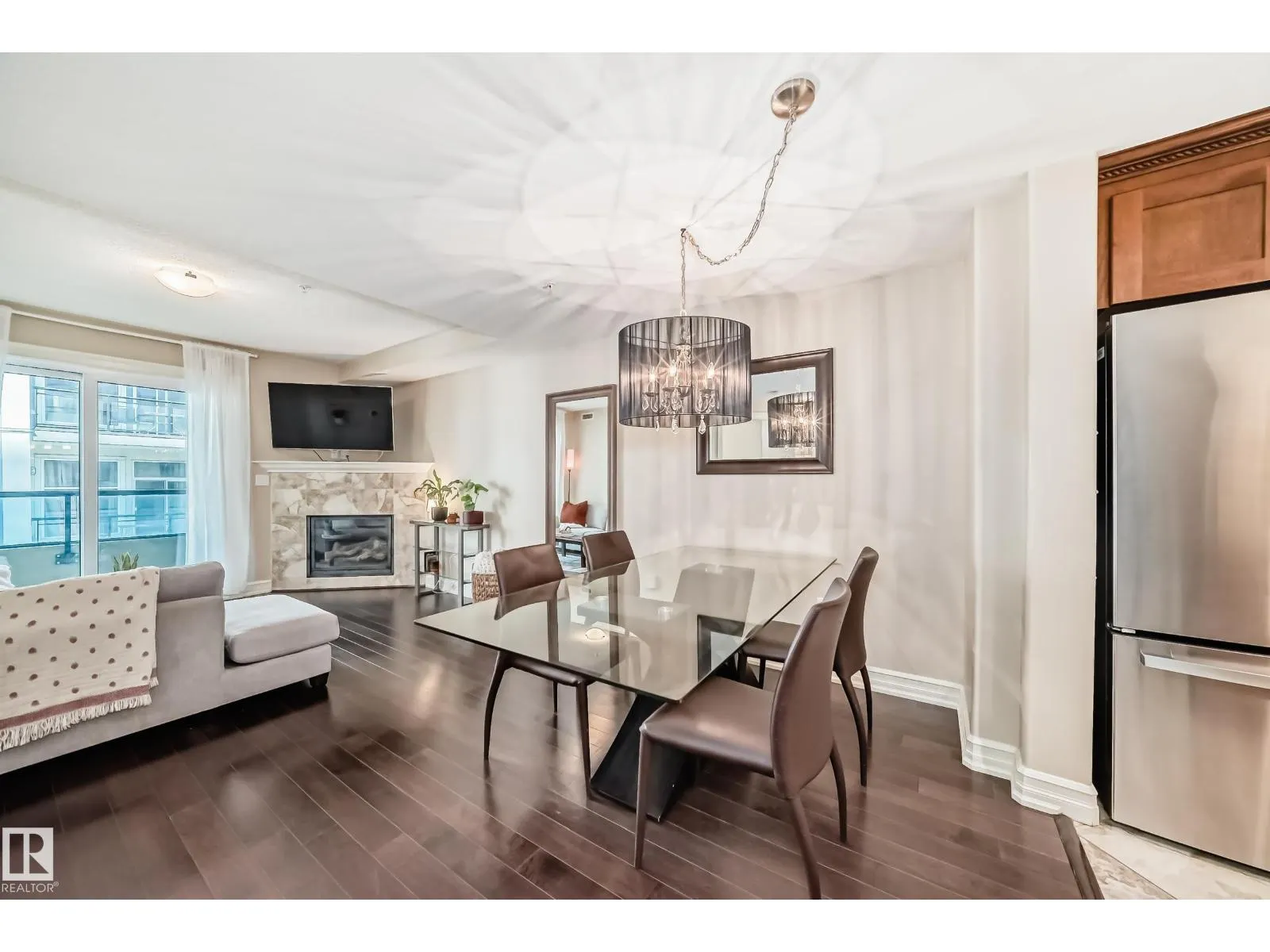 #225 10142 111 ST NW