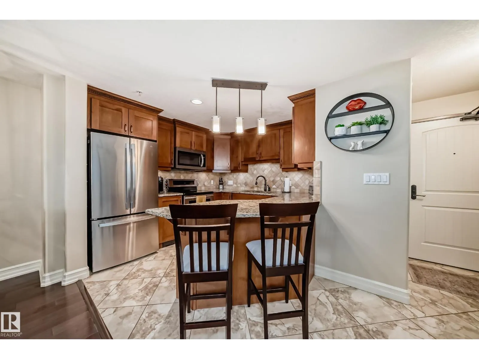#225 10142 111 ST NW
