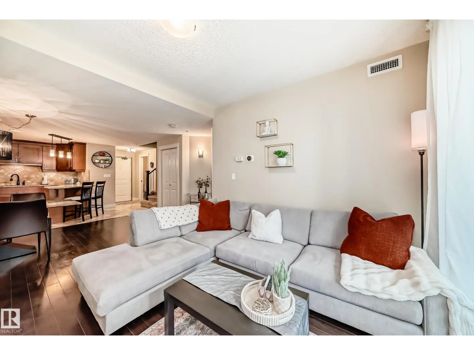 #225 10142 111 ST NW