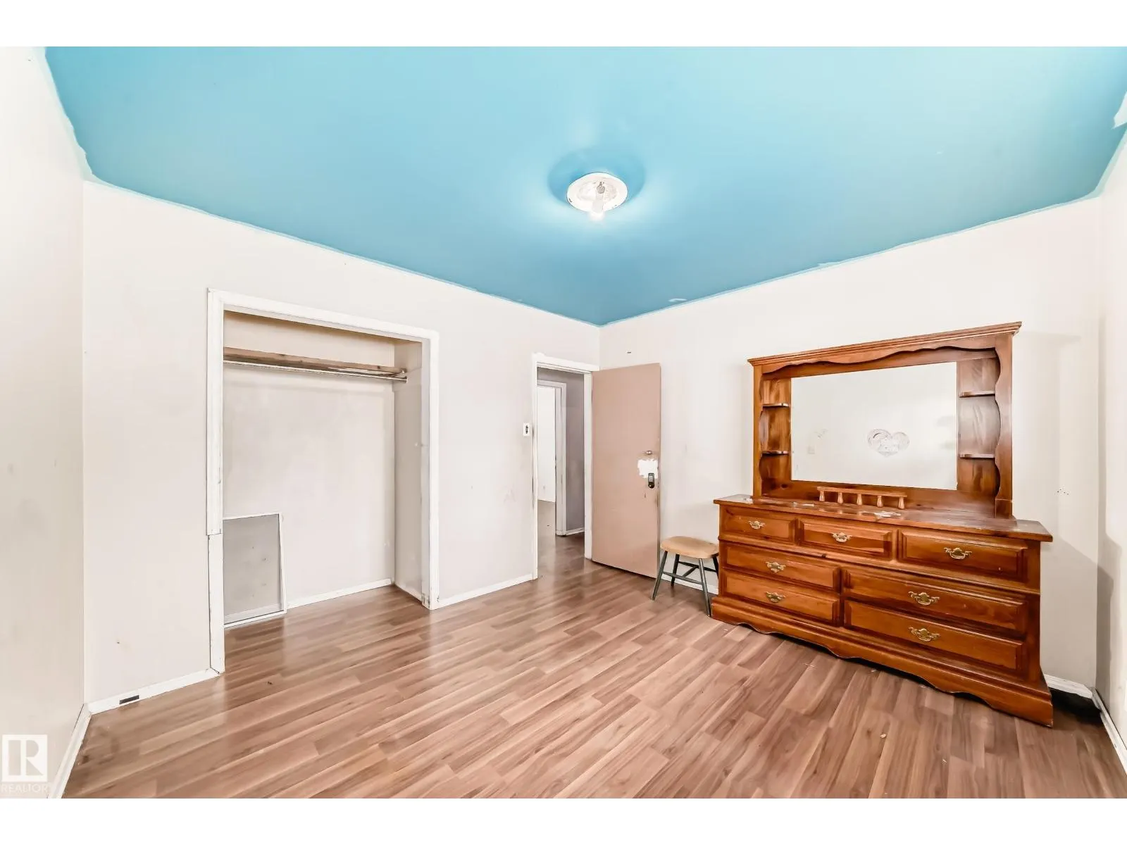 8303 124 AV NW