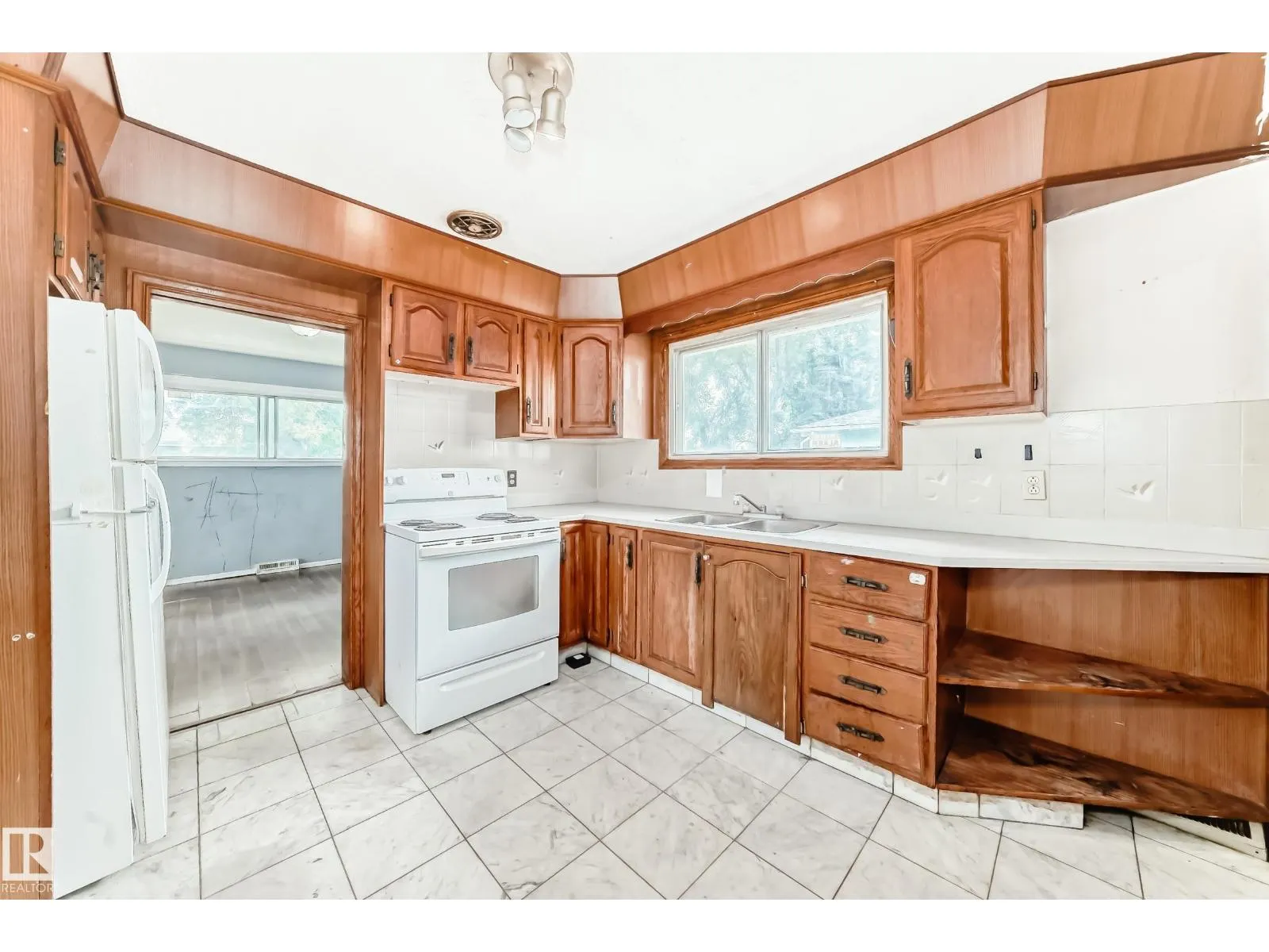 8303 124 AV NW