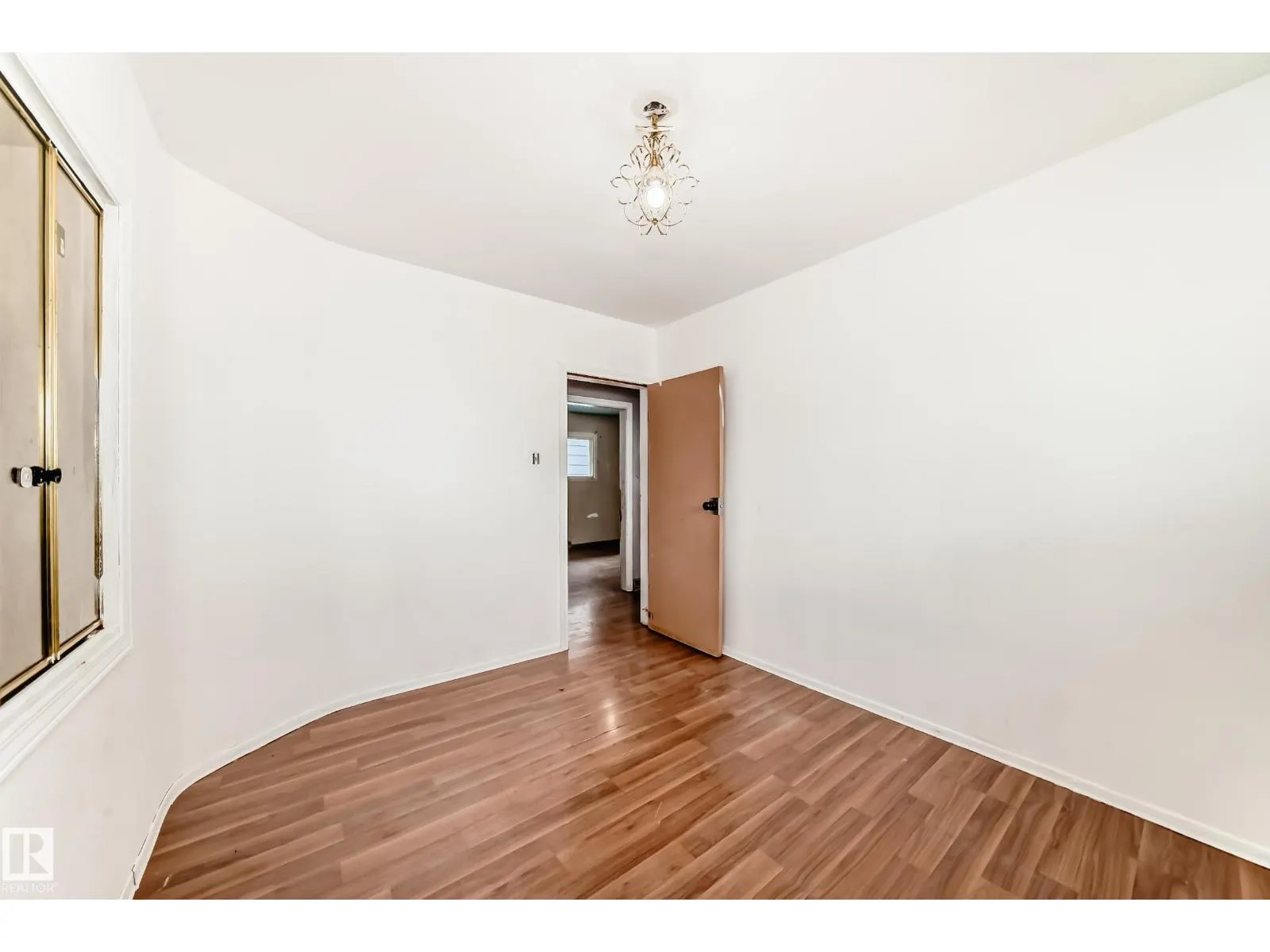 8303 124 AV NW