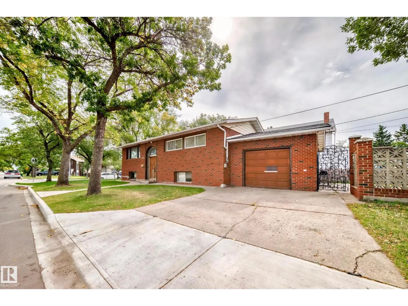 8303 124 AV NW