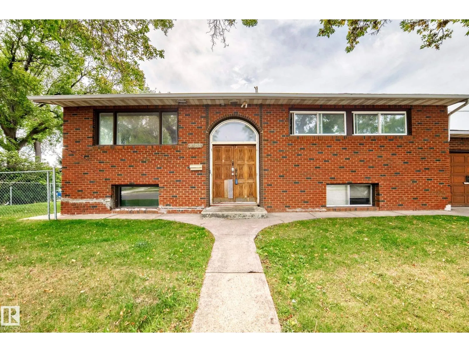 8303 124 AV NW