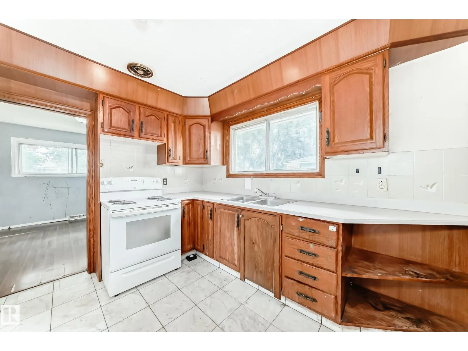 8303 124 AV NW