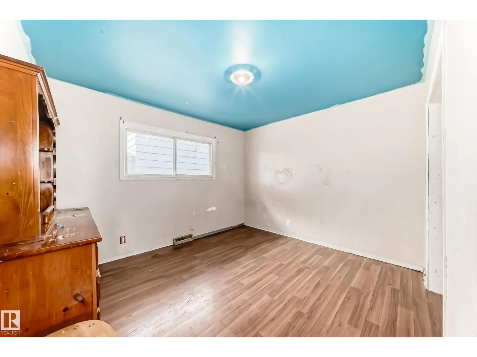 8303 124 AV NW