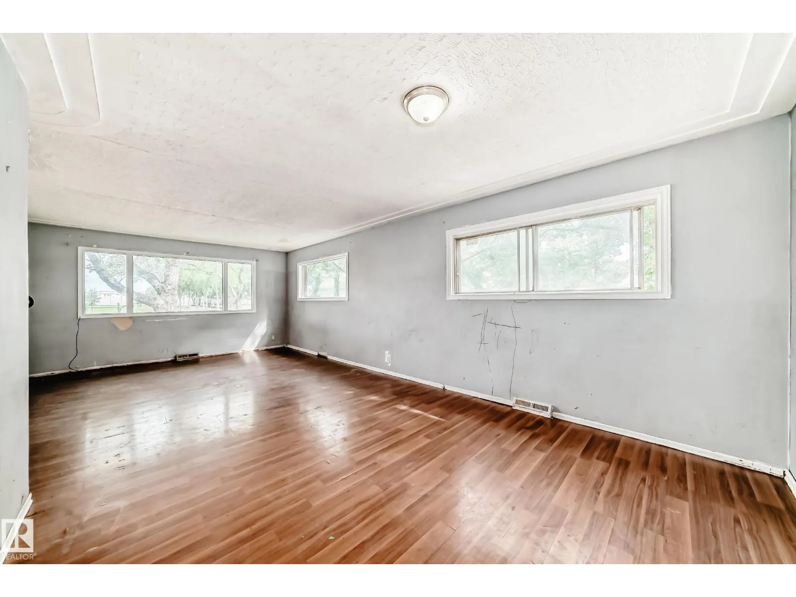 8303 124 AV NW
