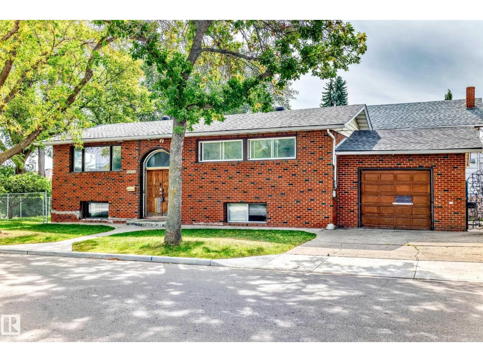 8303 124 AV NW