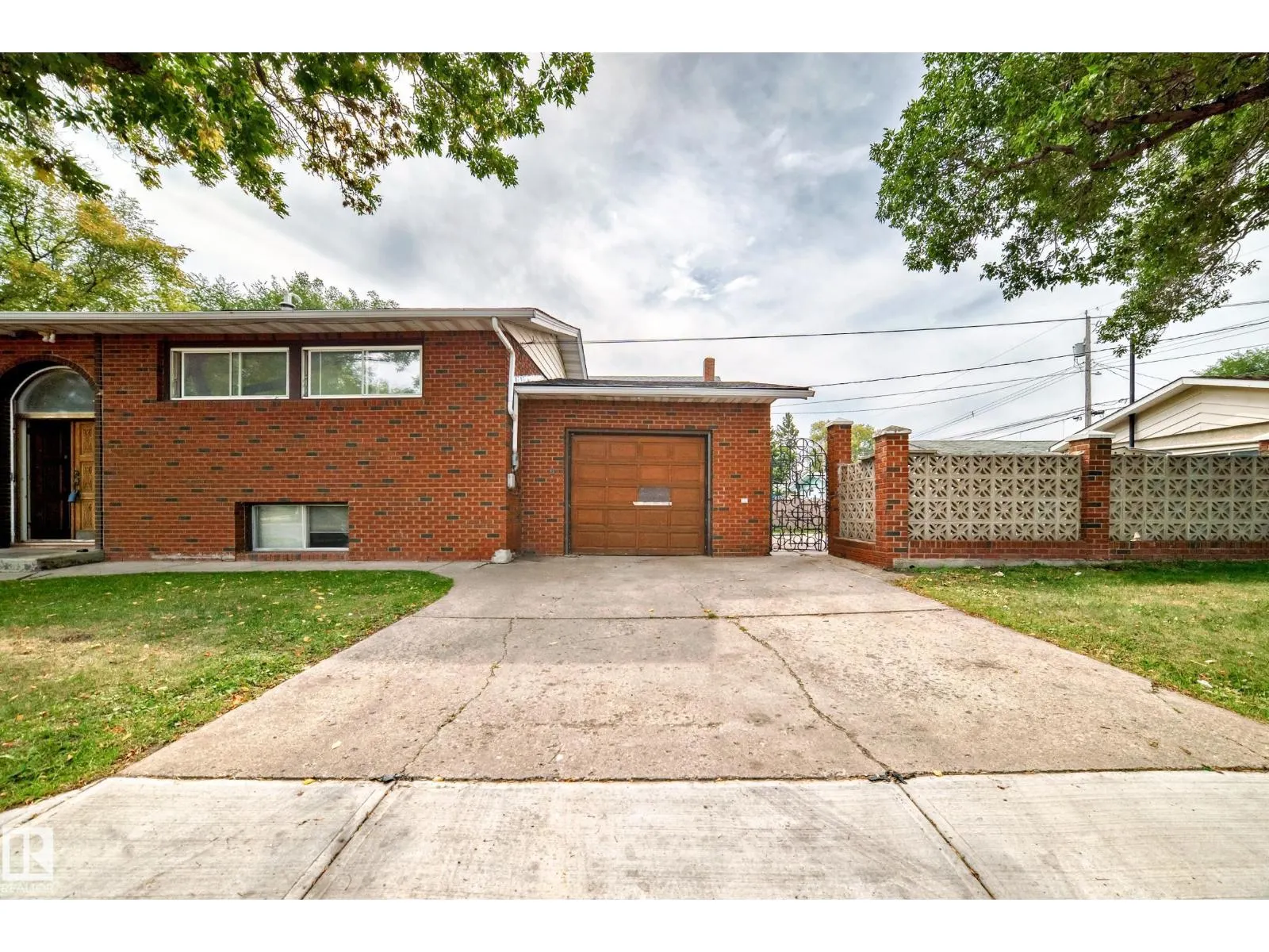 8303 124 AV NW