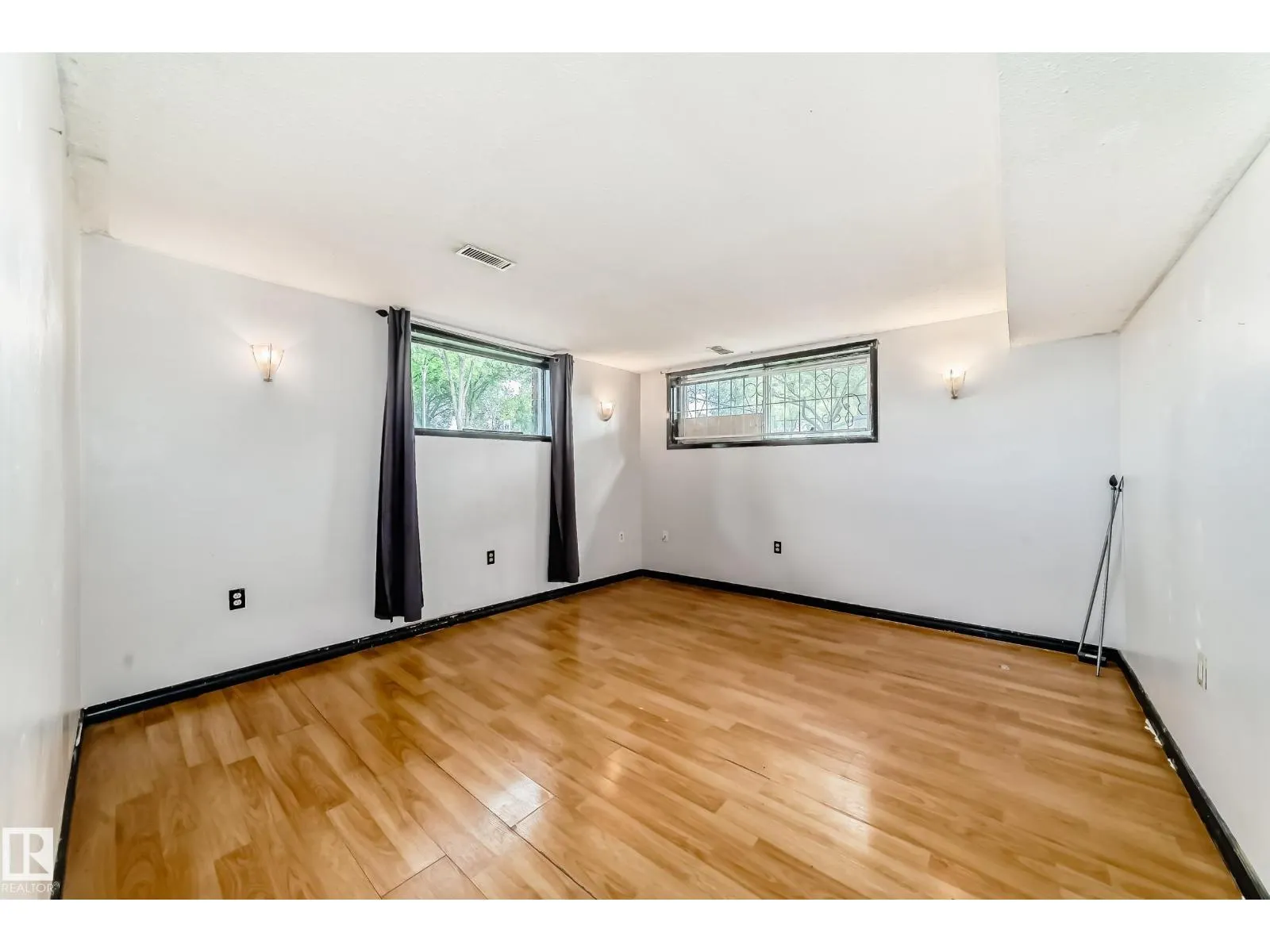 8303 124 AV NW