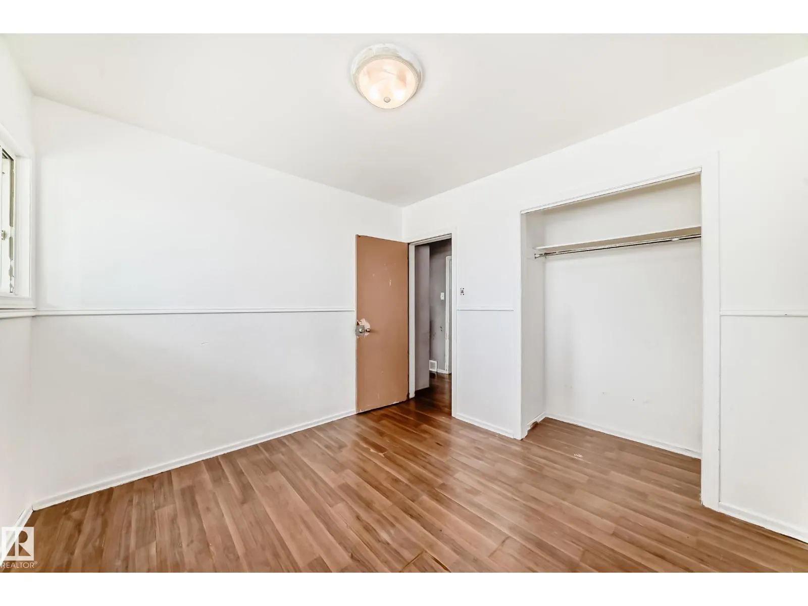 8303 124 AV NW