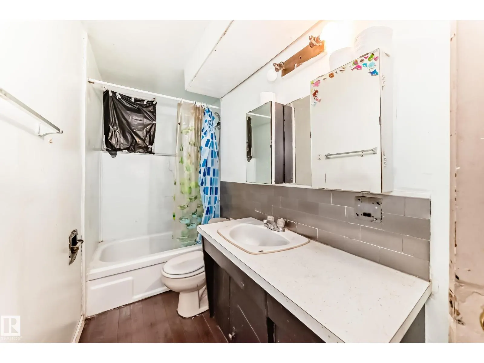 8303 124 AV NW