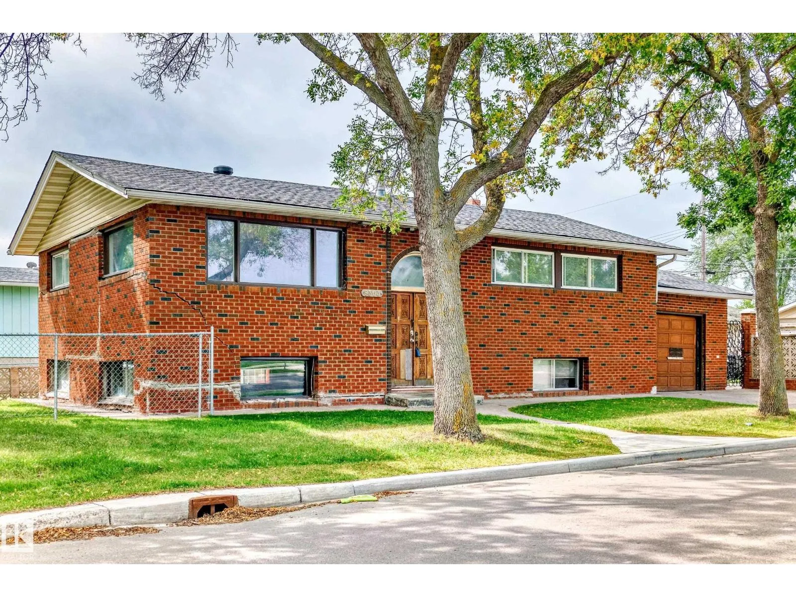 8303 124 AV NW